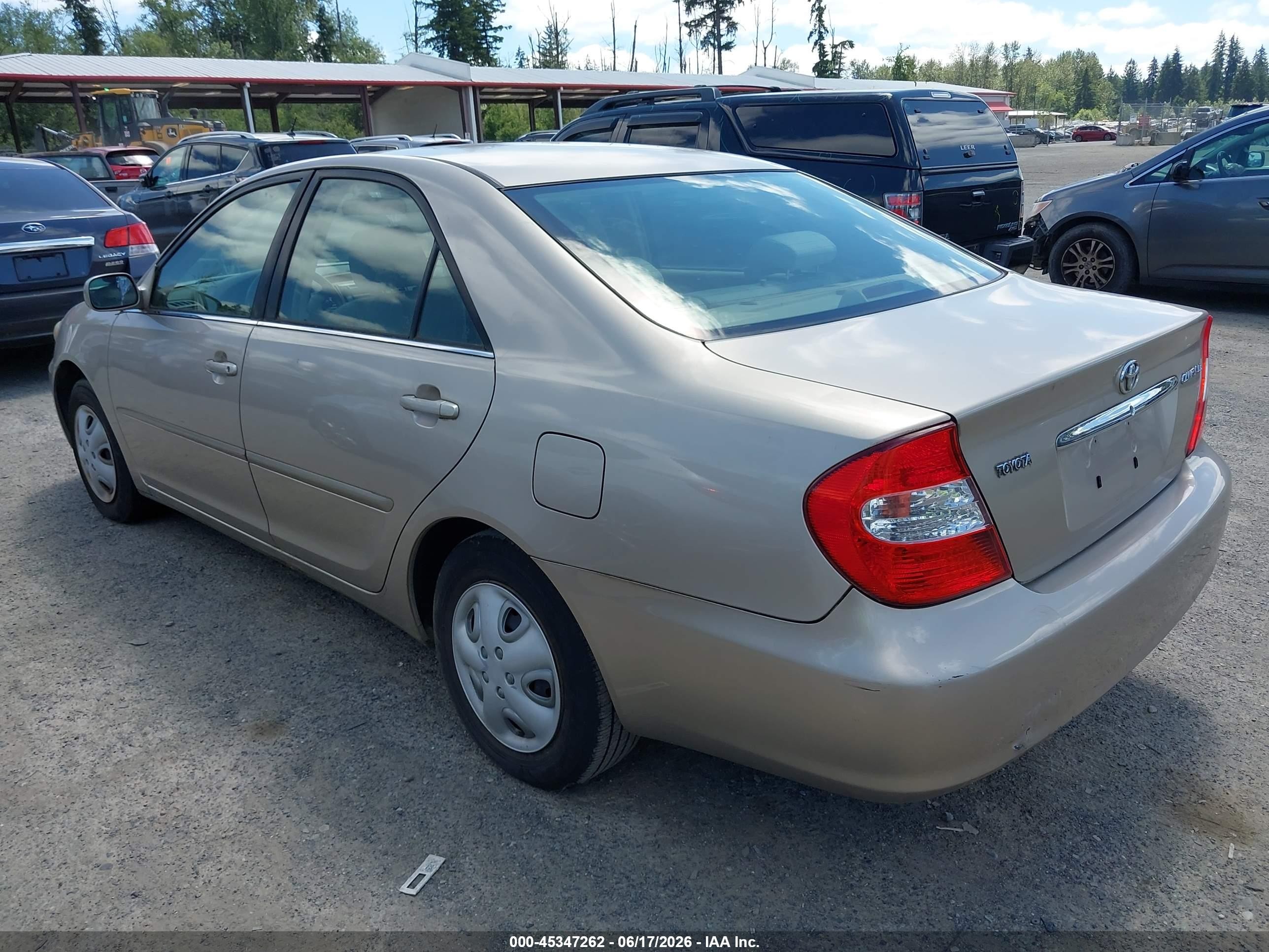 2003 Toyota Camry Le Золотой vin: JTDBE32K430161661