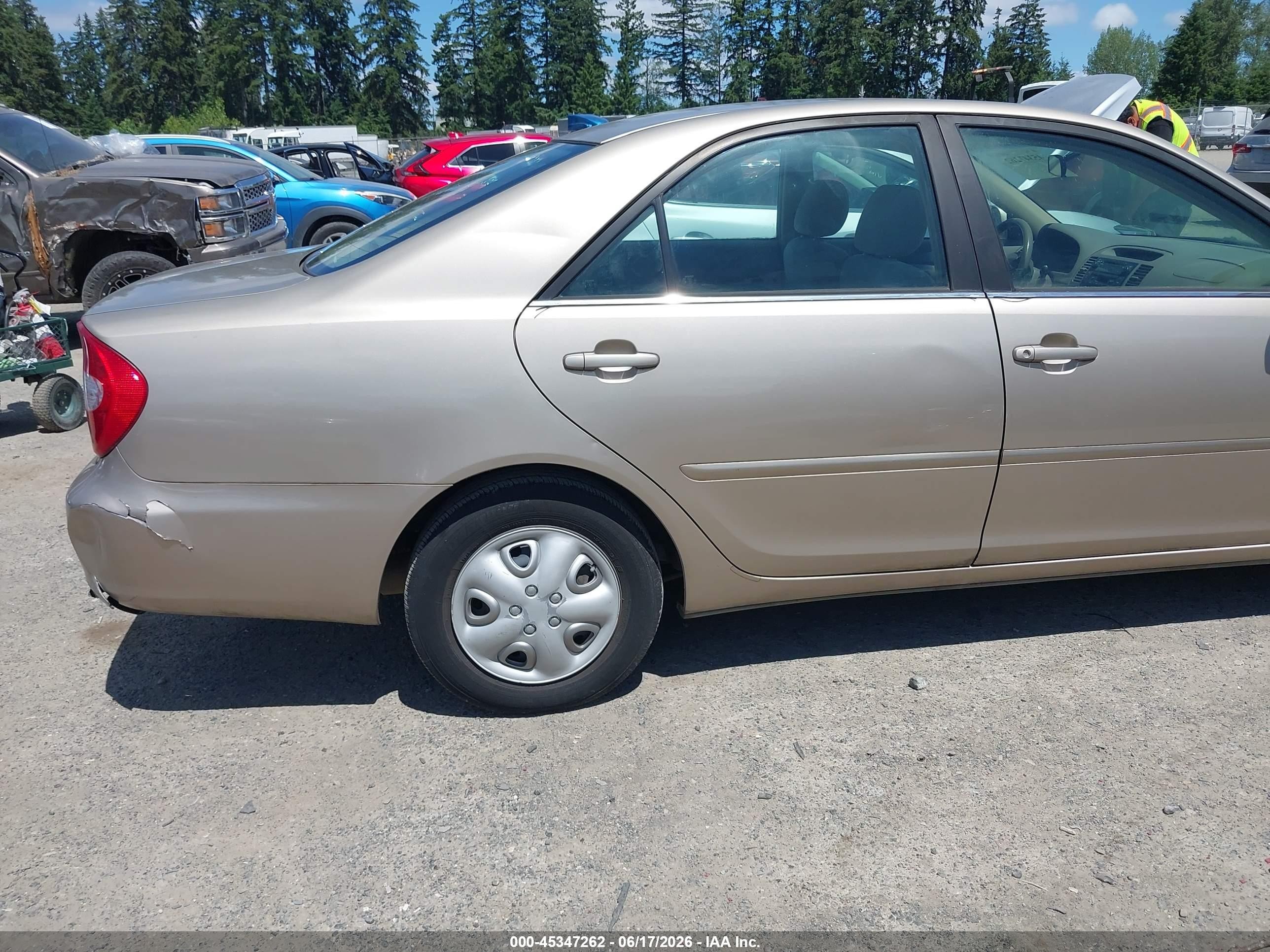 2003 Toyota Camry Le Золотой vin: JTDBE32K430161661