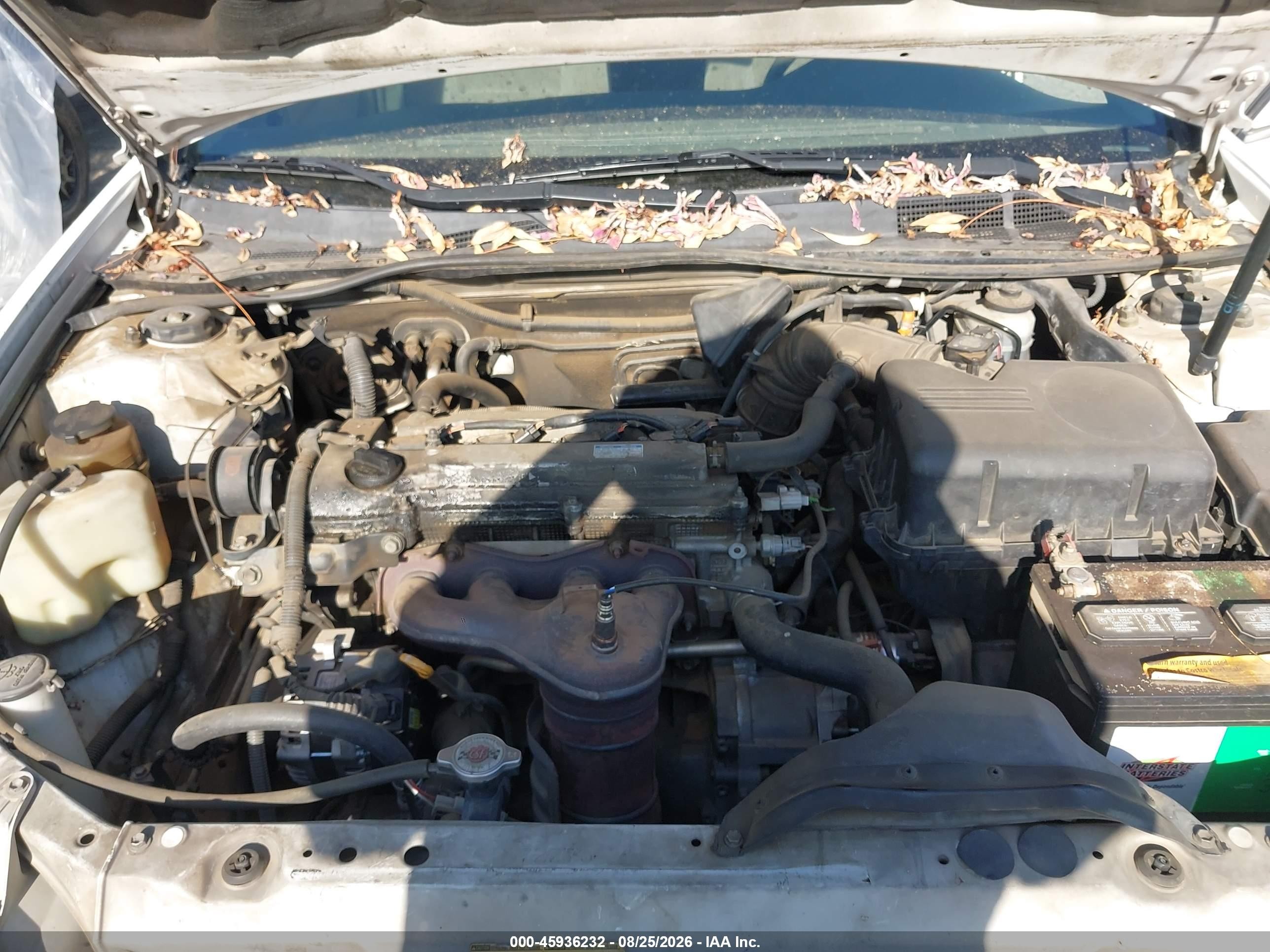 2004 Toyota Camry Le White vin: JTDBE32K440279565