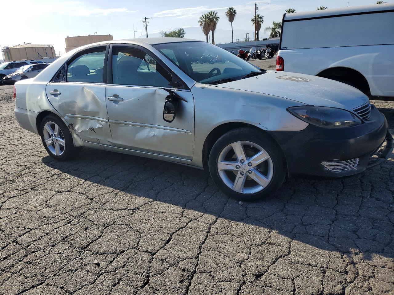 2005 Toyota Camry Standard Silver vin: JTDBE32K453036516
