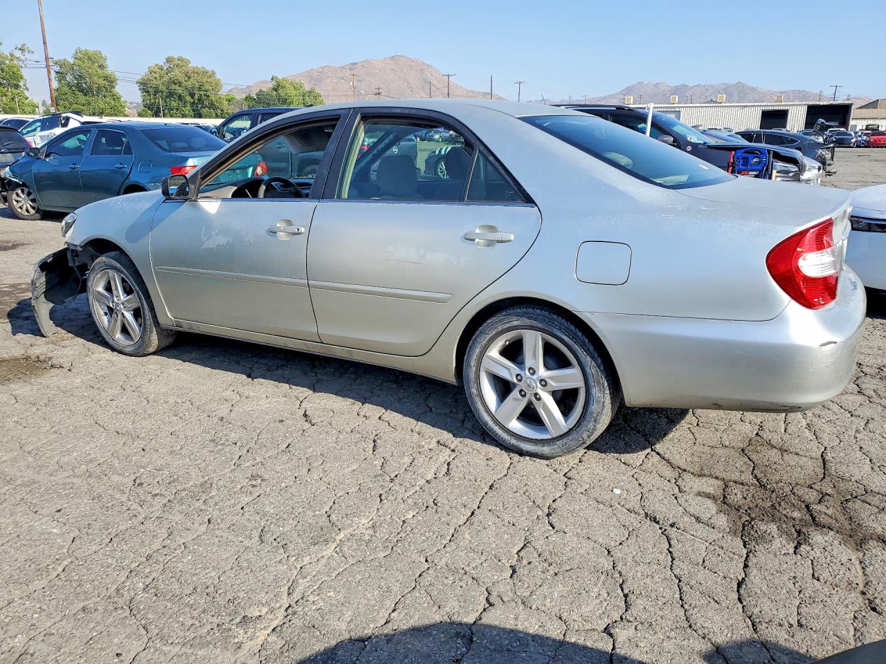 2005 Toyota Camry Standard Silver vin: JTDBE32K453036516