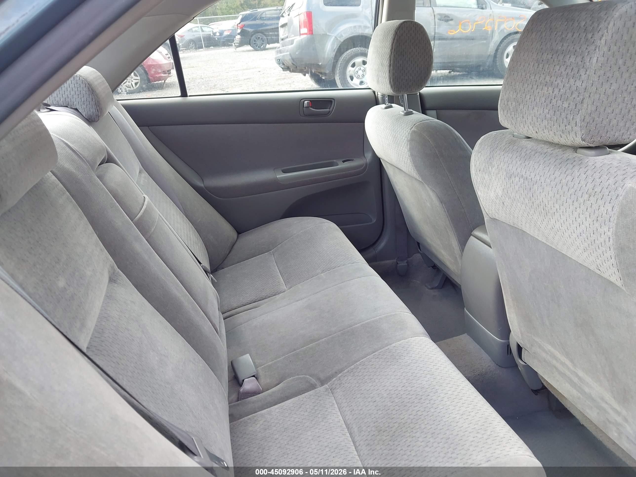 2002 Toyota Camry Le Blue vin: JTDBE32K520020712