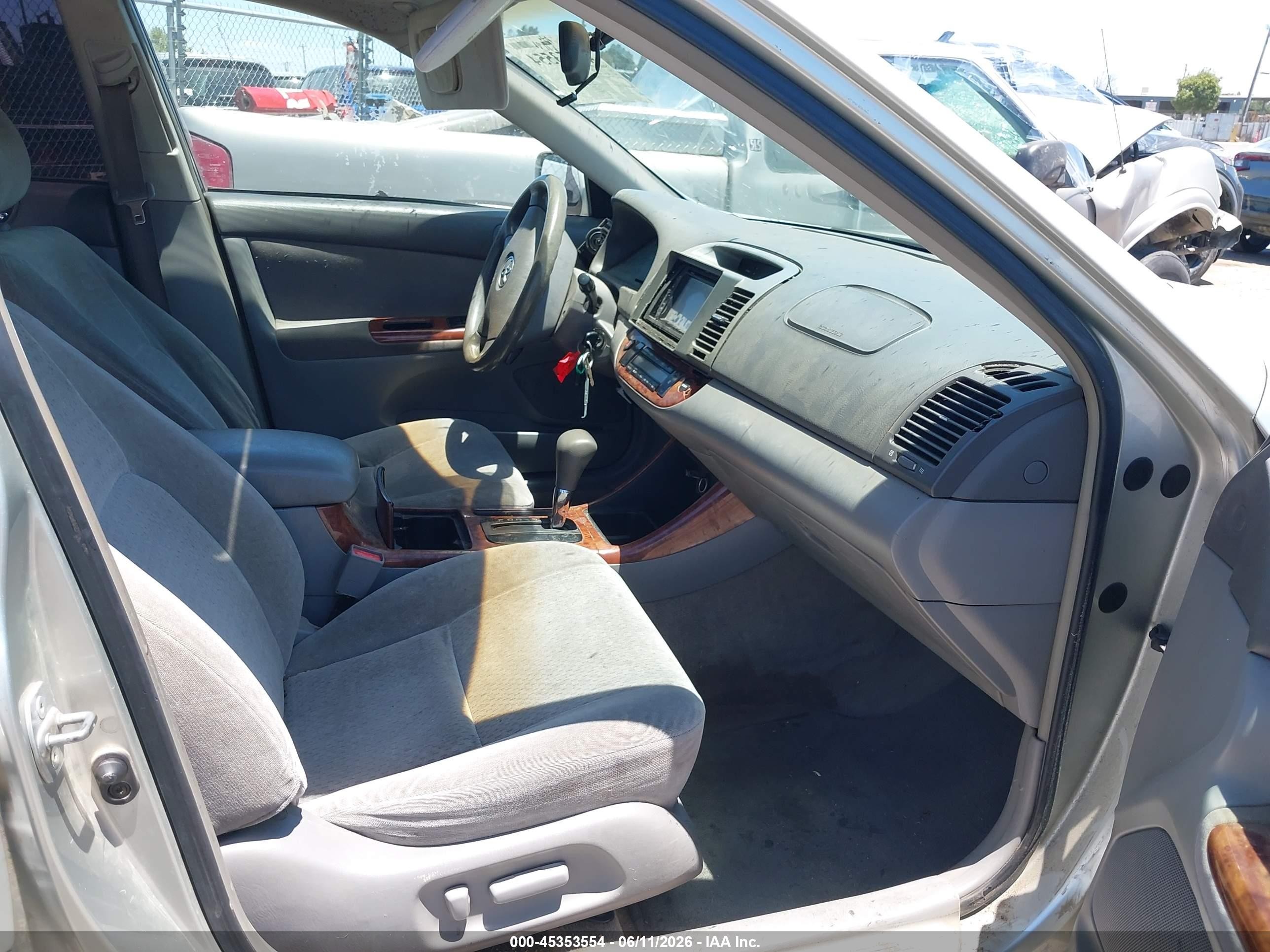 2002 Toyota Camry Xle Gray vin: JTDBE32K520106960