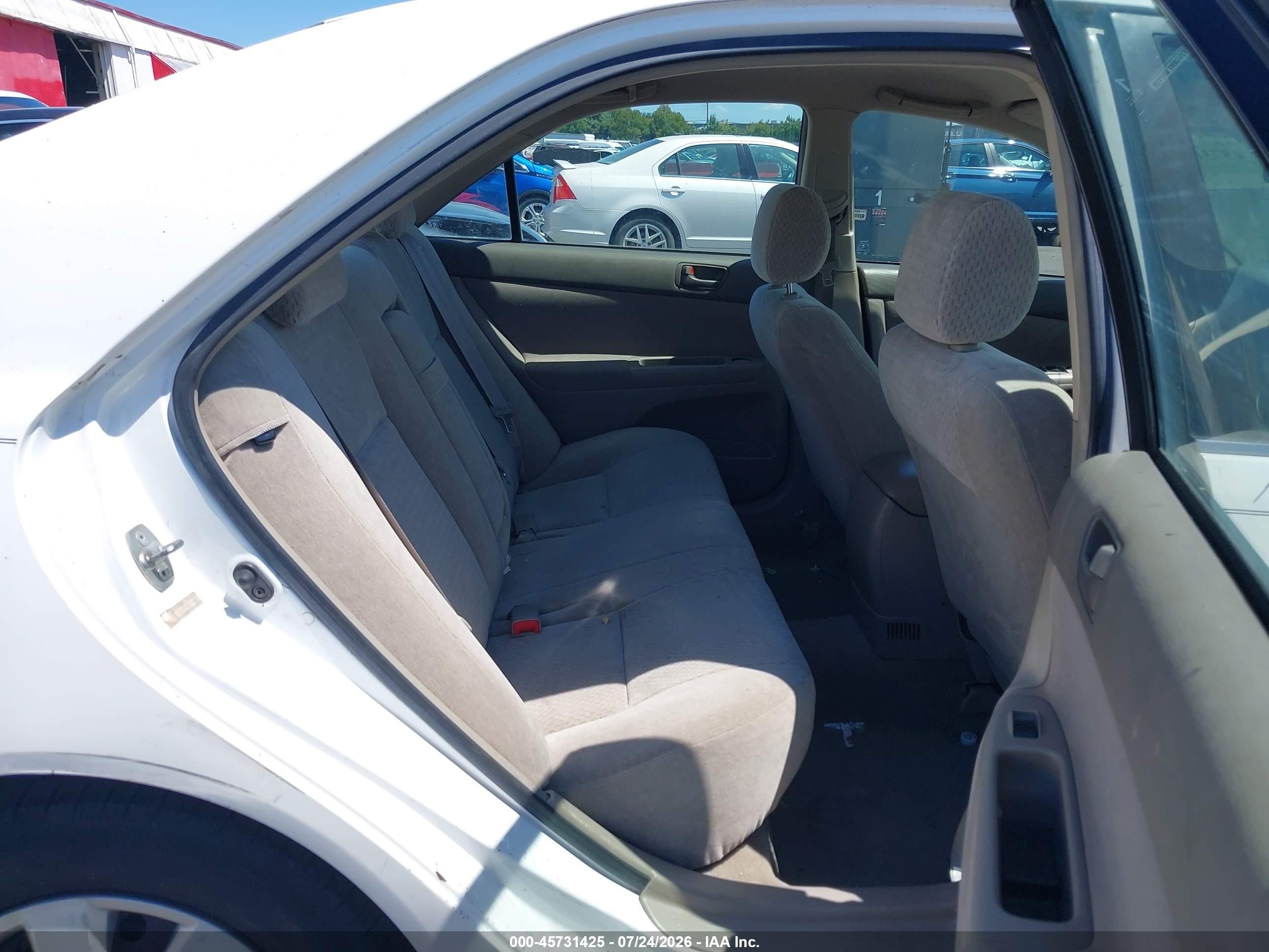2003 Toyota Camry Le Белый vin: JTDBE32K530145873