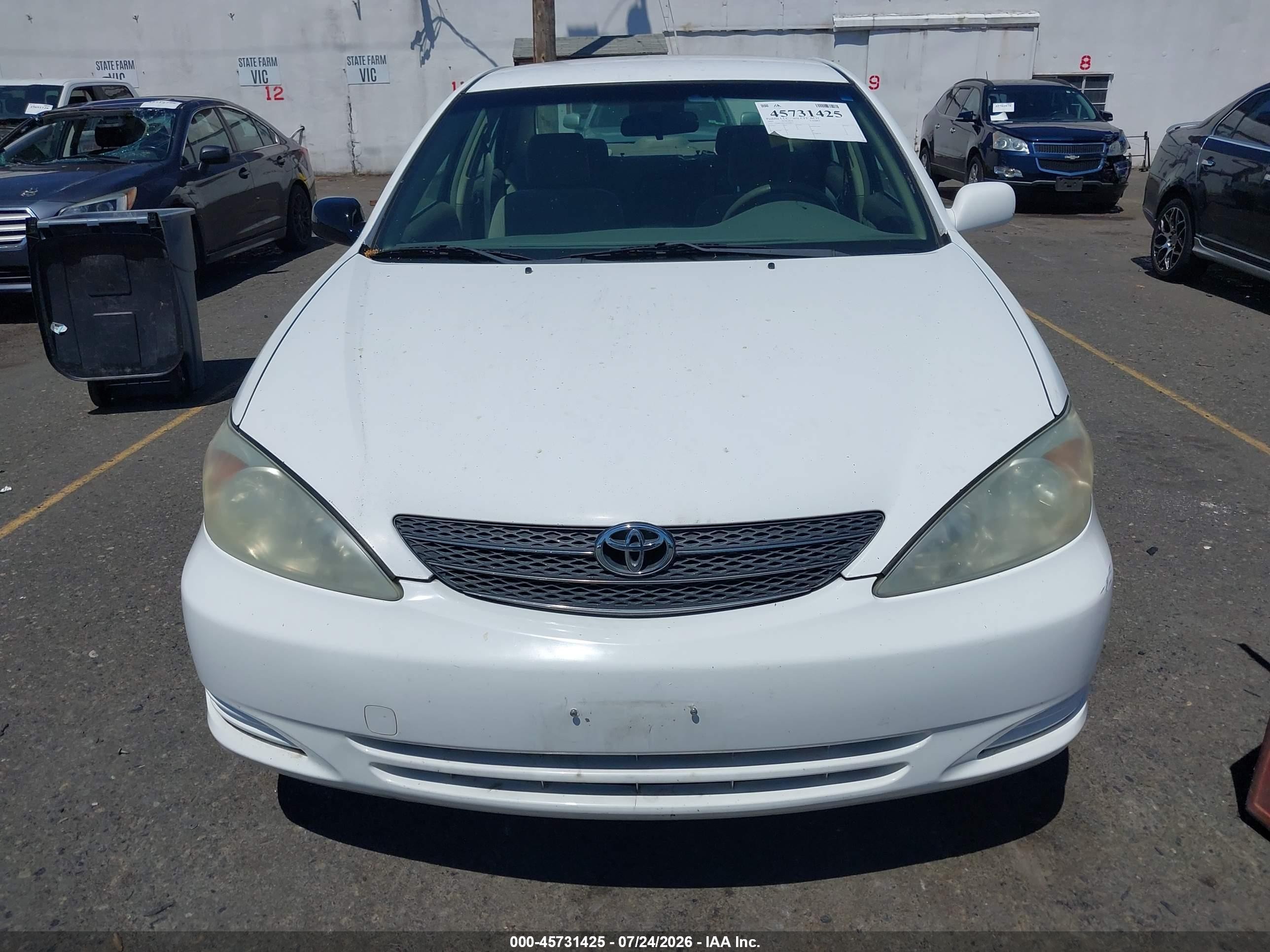 2003 Toyota Camry Le Белый vin: JTDBE32K530145873
