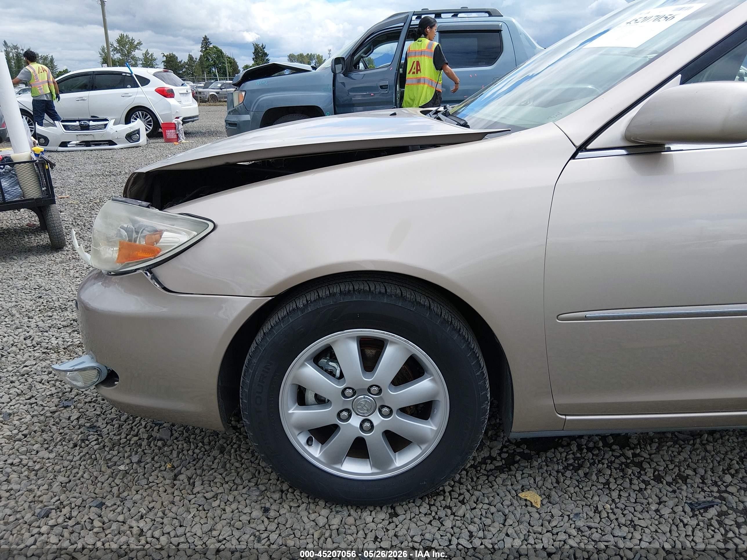 2003 Toyota Camry Xle Gold vin: JTDBE32K530149521