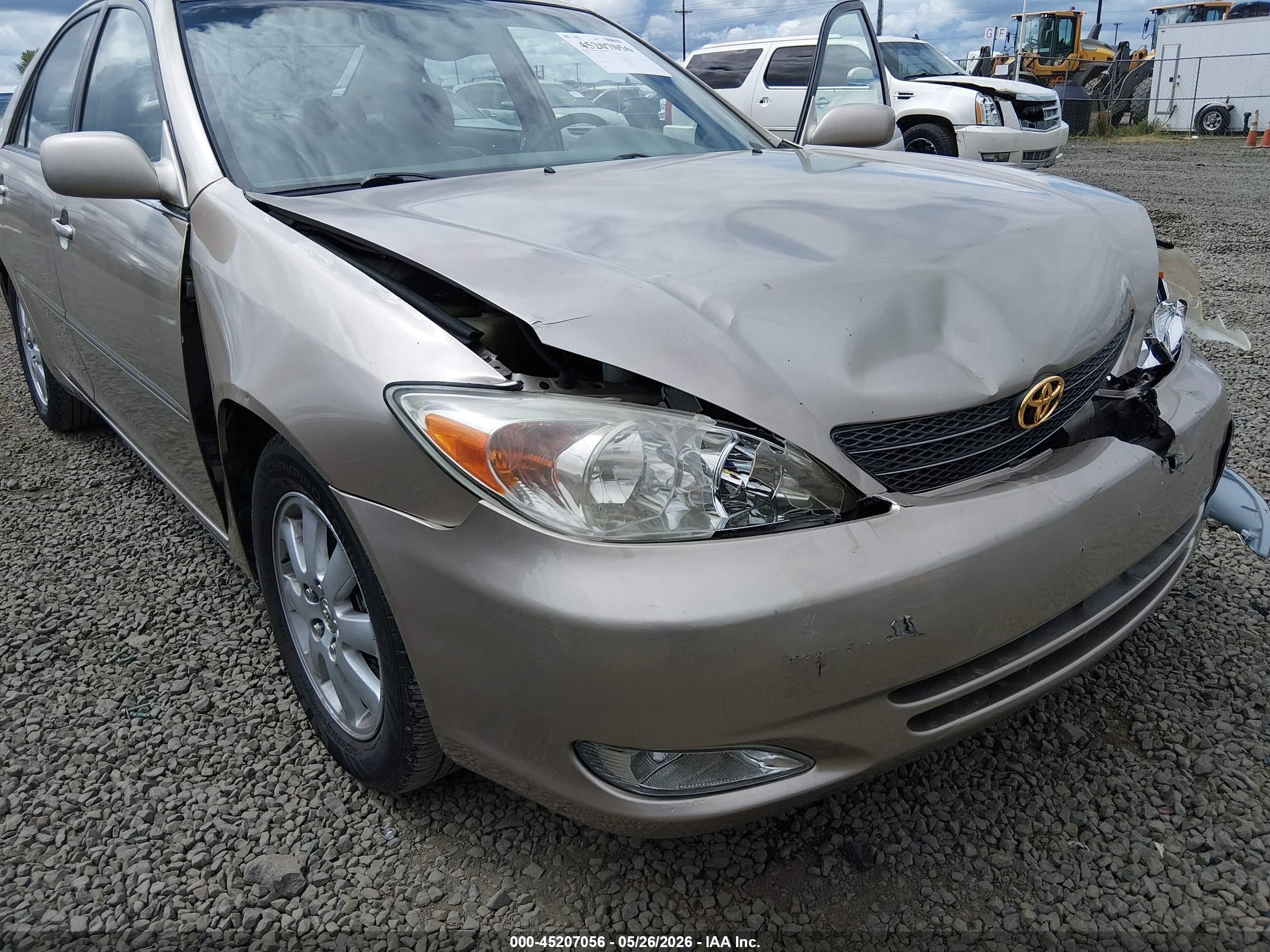 2003 Toyota Camry Xle Gold vin: JTDBE32K530149521