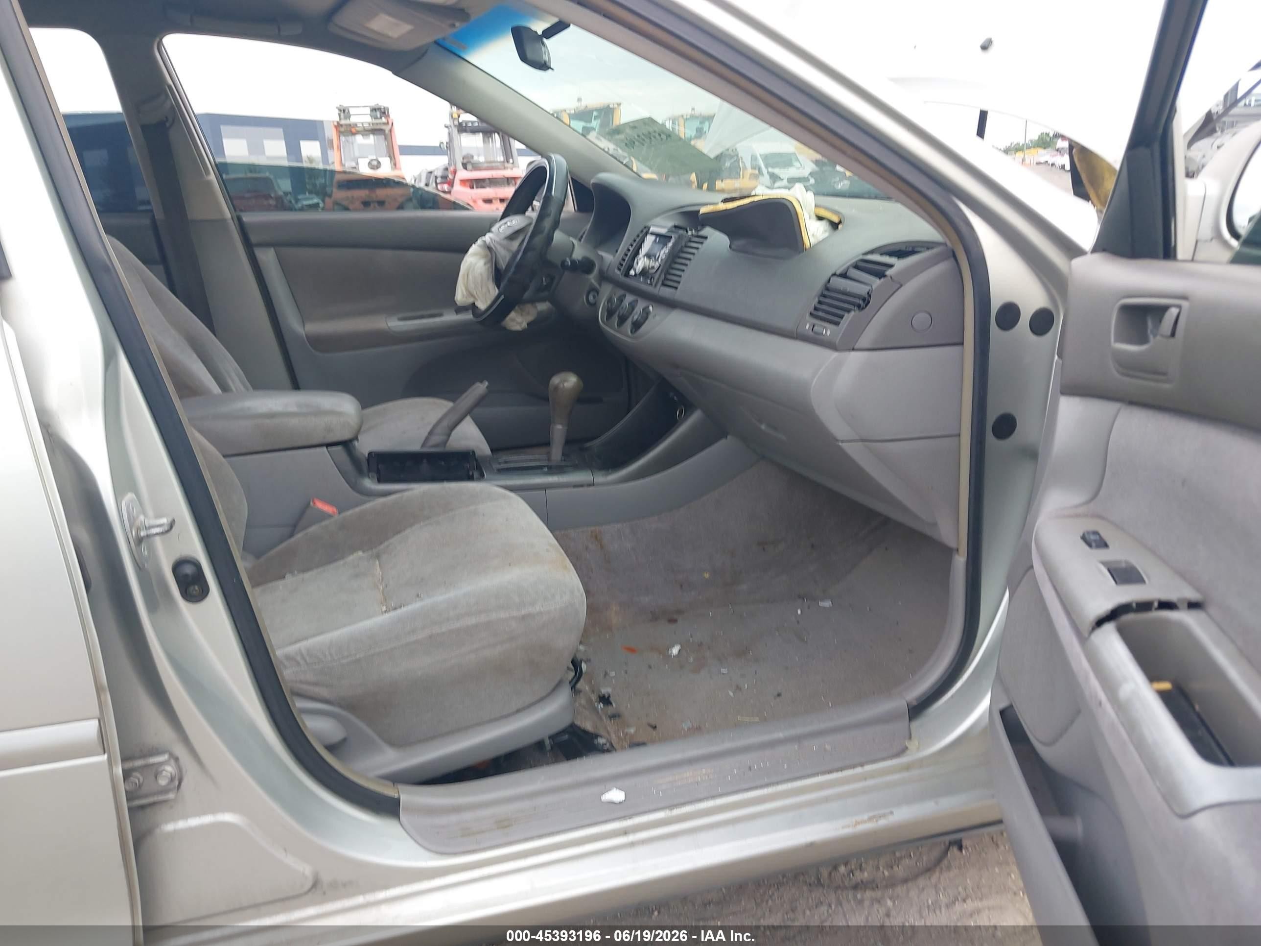 2002 Toyota Camry Le/xle Silver vin: JTDBE32K620007015