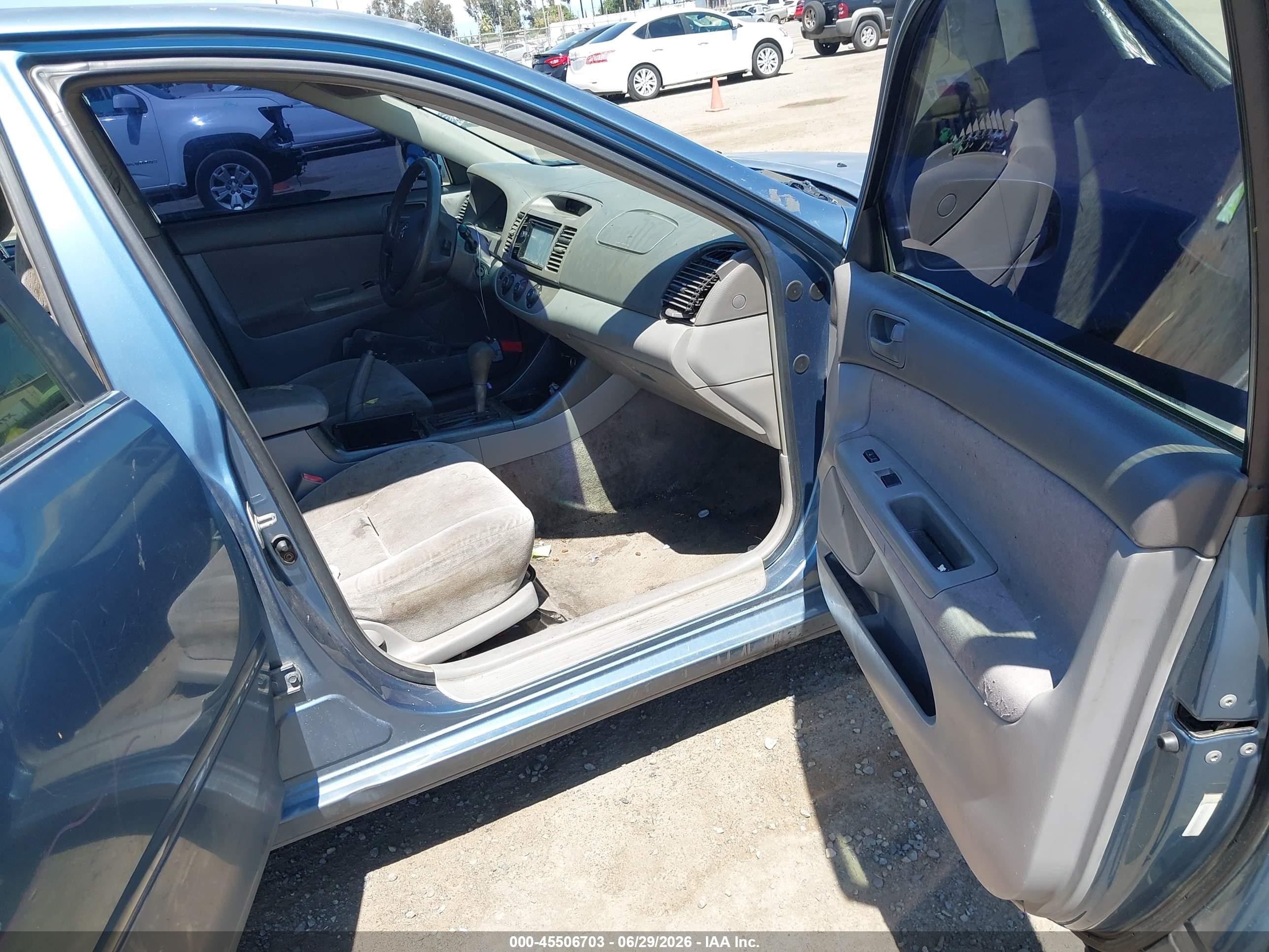 2002 Toyota Camry Le Blue vin: JTDBE32K620029967