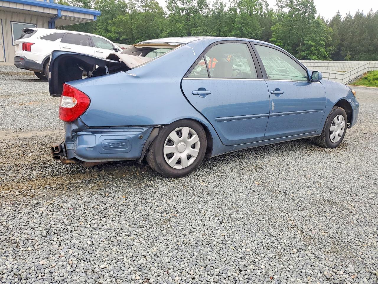 2002 Toyota Camry Blue vin: JTDBE32K620041925