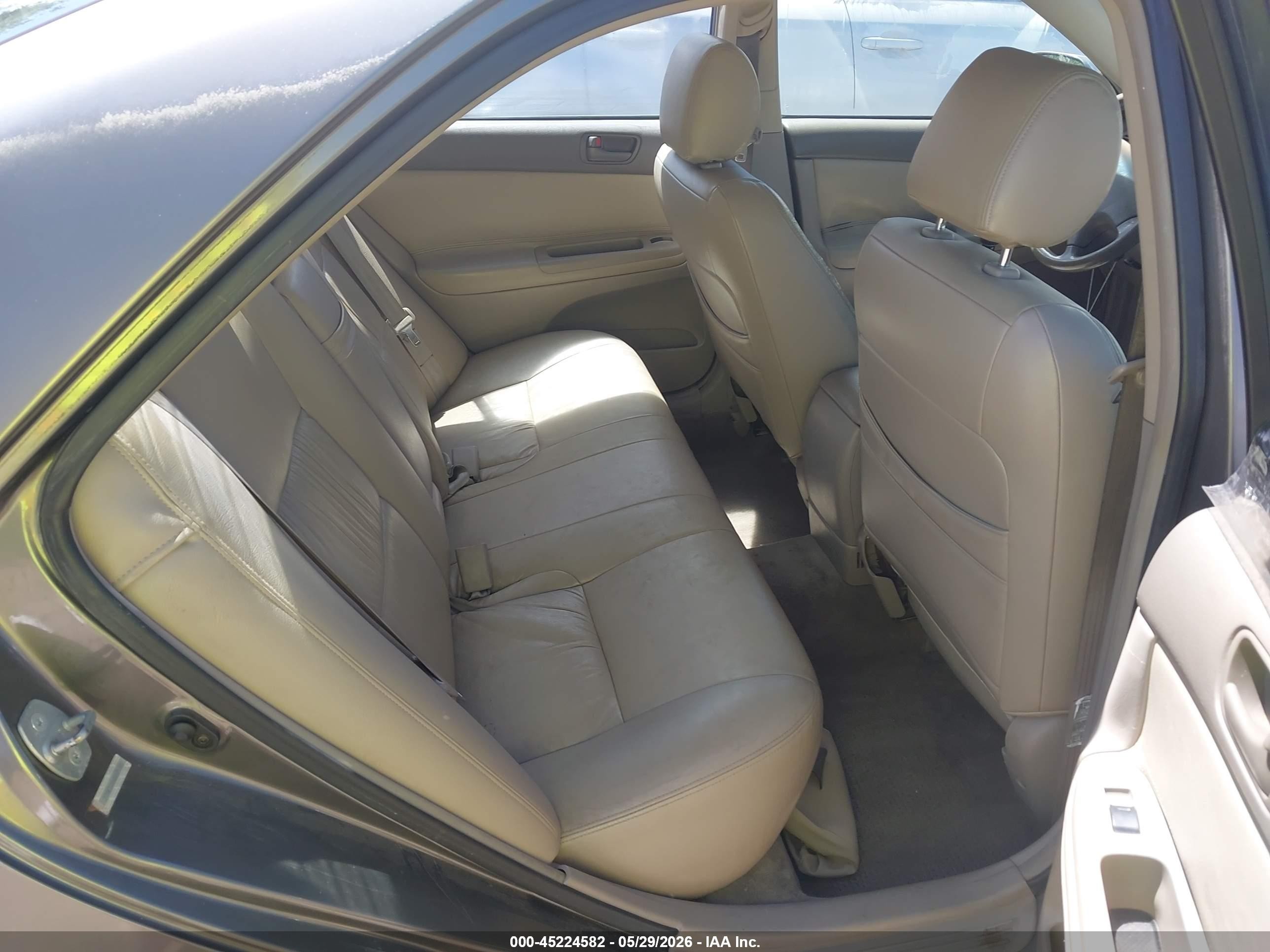 2002 Toyota Camry Le Gray vin: JTDBE32K620076500