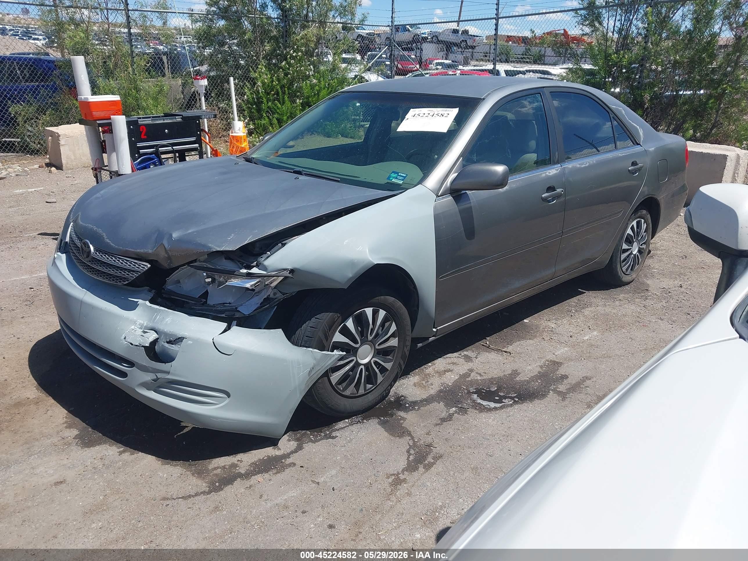 2002 Toyota Camry Le Gray vin: JTDBE32K620076500