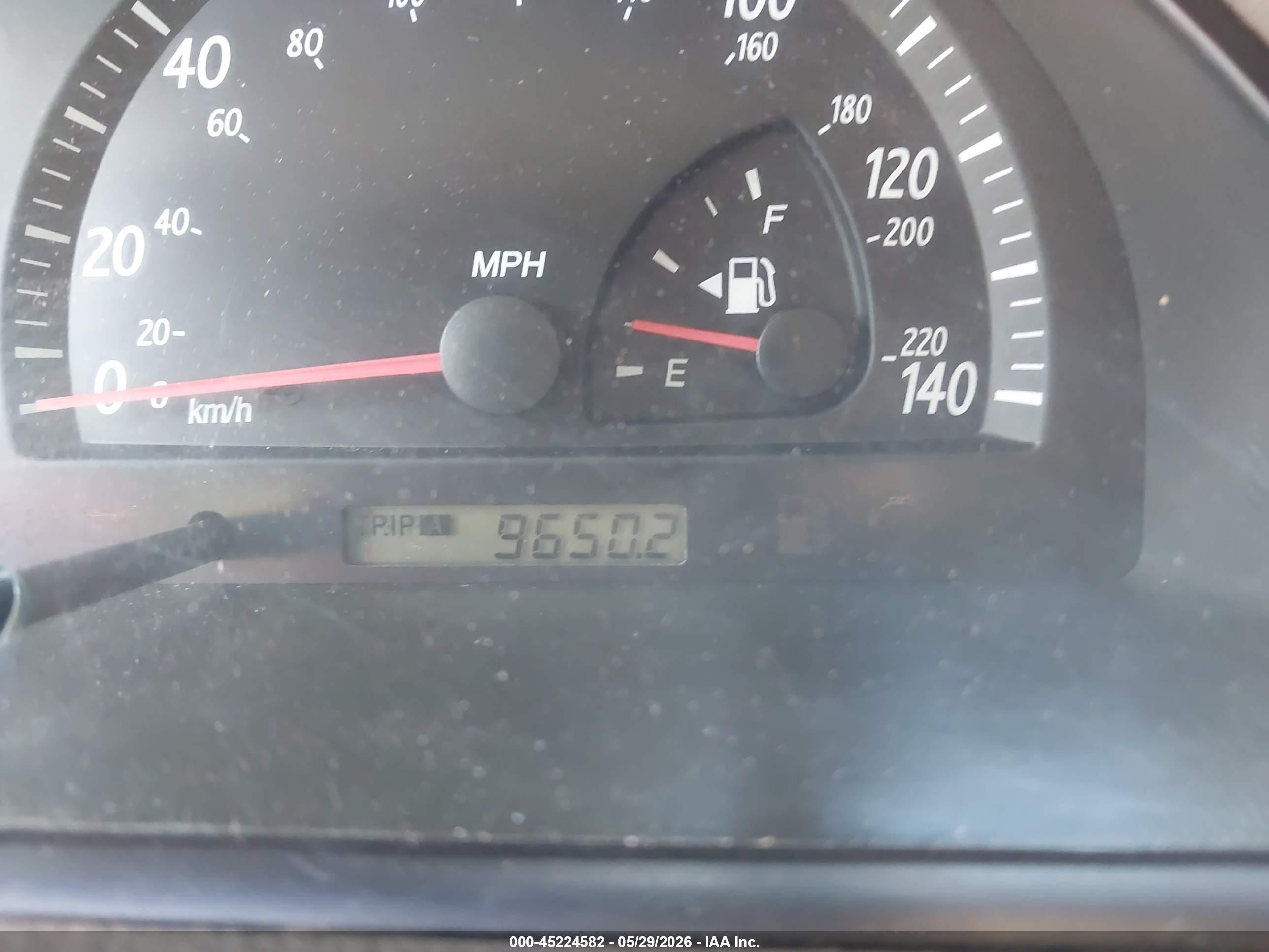 2002 Toyota Camry Le Gray vin: JTDBE32K620076500
