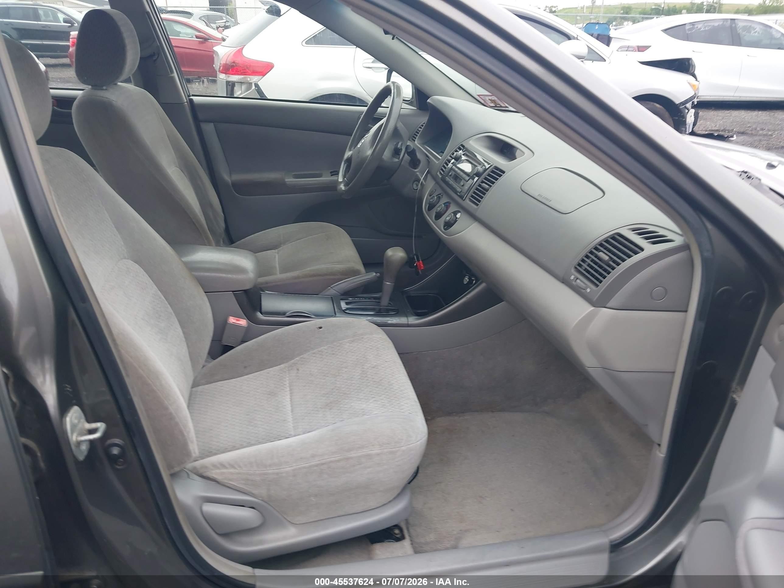 2003 Toyota Camry Le Серый vin: JTDBE32K630147650