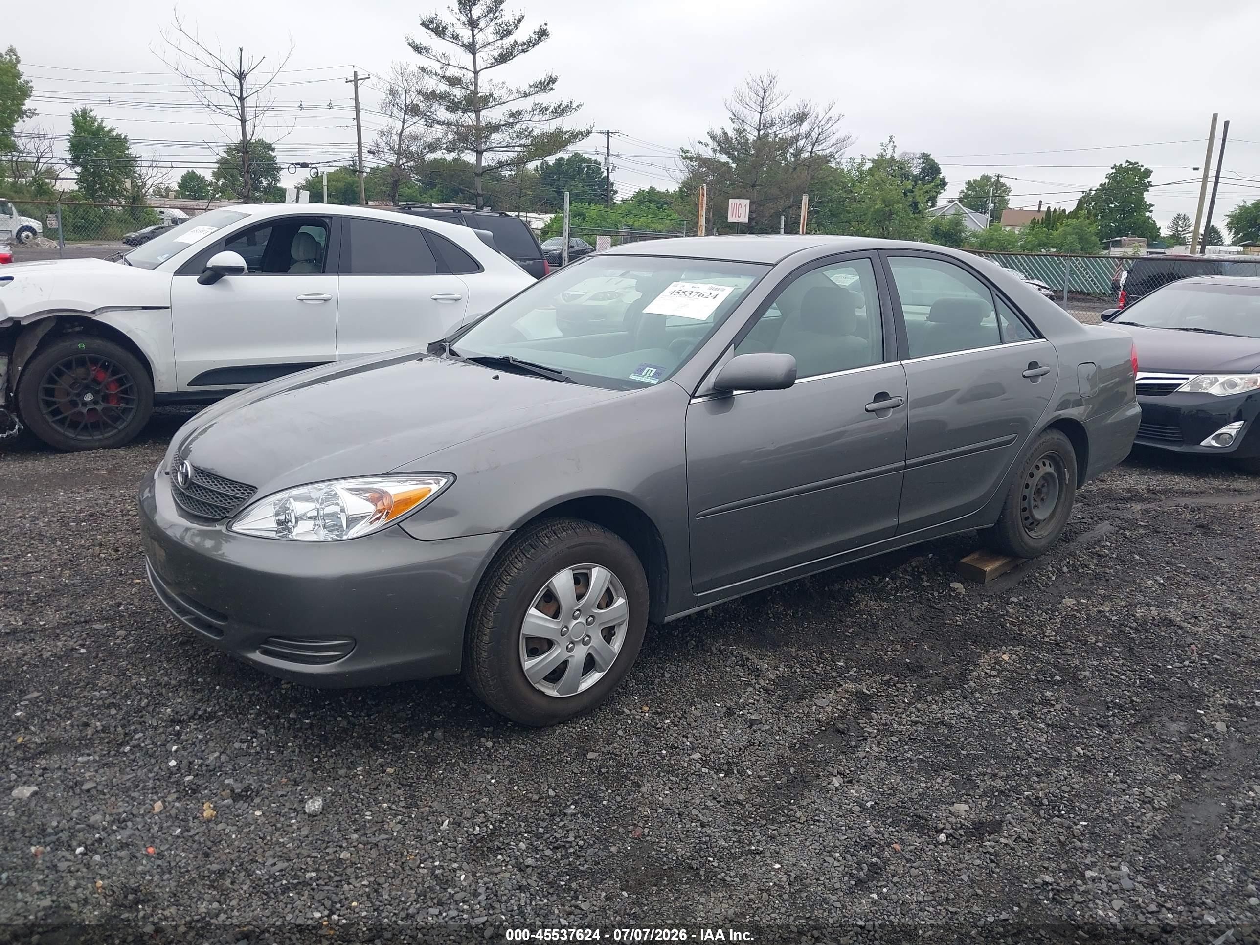 2003 Toyota Camry Le Серый vin: JTDBE32K630147650