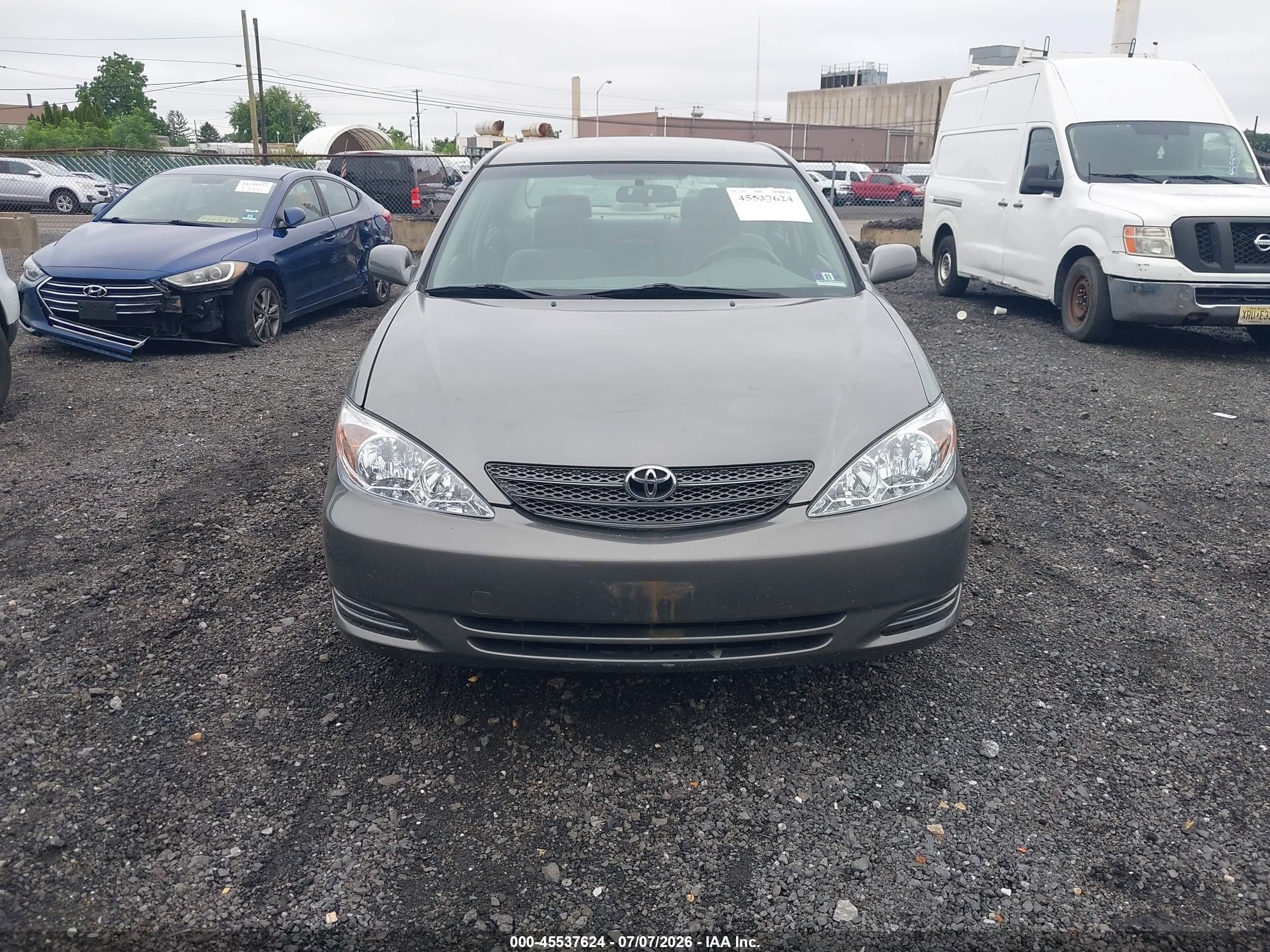 2003 Toyota Camry Le Серый vin: JTDBE32K630147650