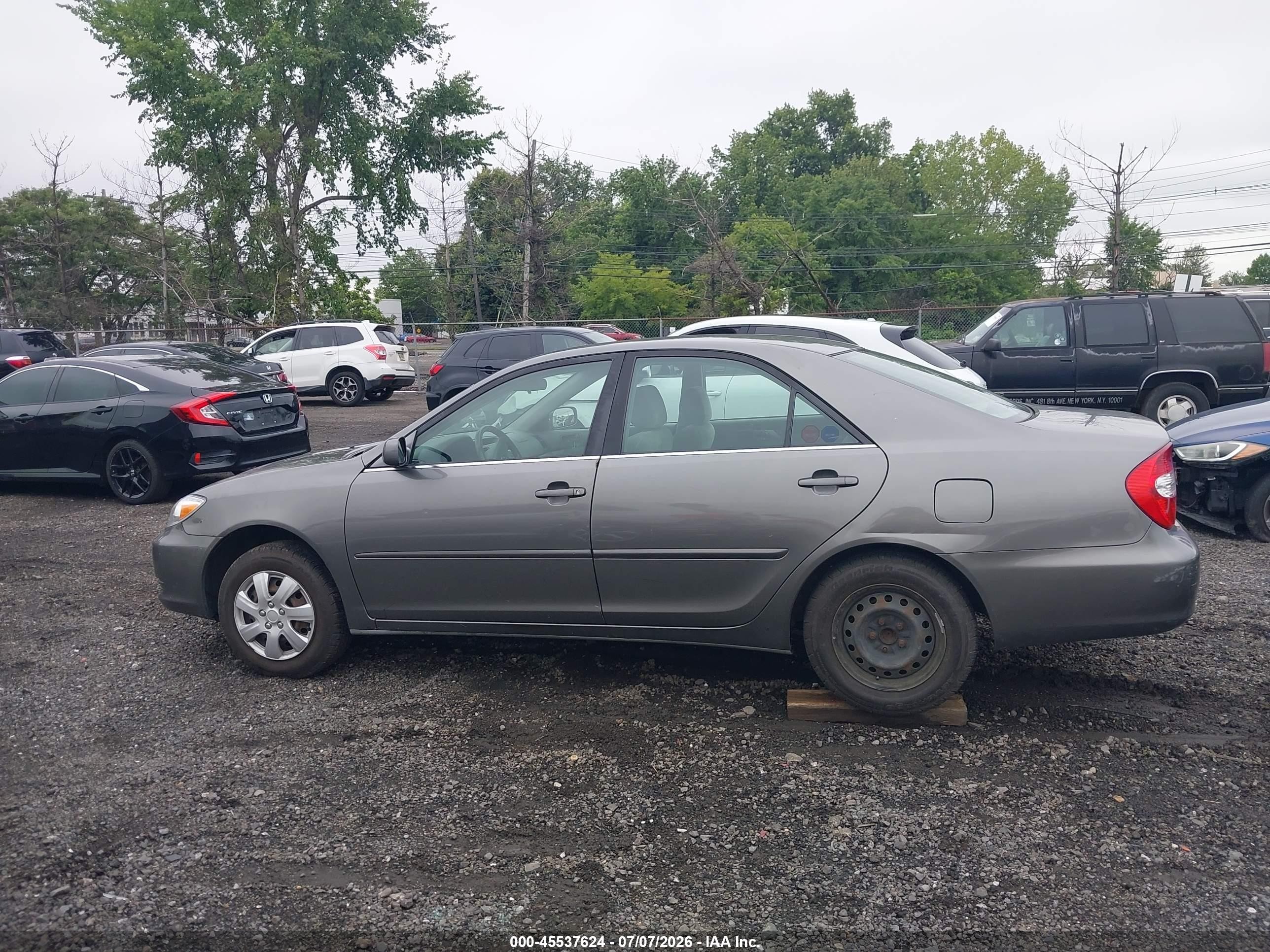 2003 Toyota Camry Le Серый vin: JTDBE32K630147650