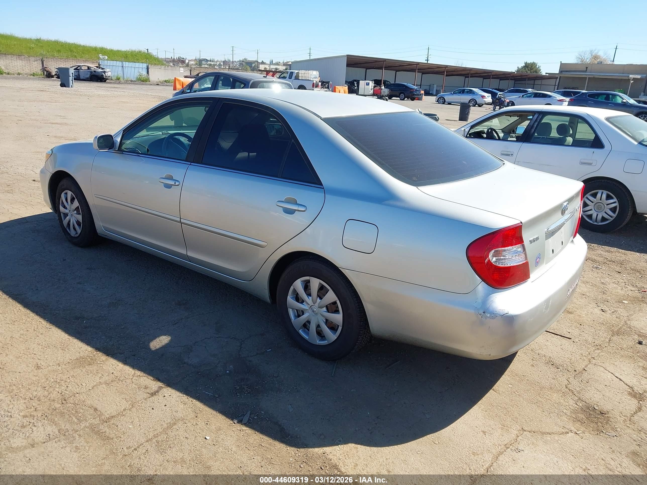 2003 Toyota Camry Le Серебряный vin: JTDBE32K630159944