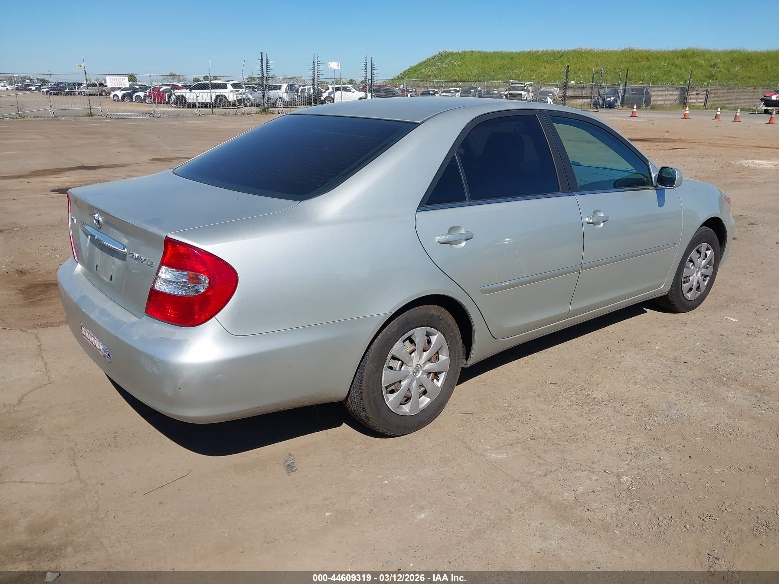 2003 Toyota Camry Le Серебряный vin: JTDBE32K630159944