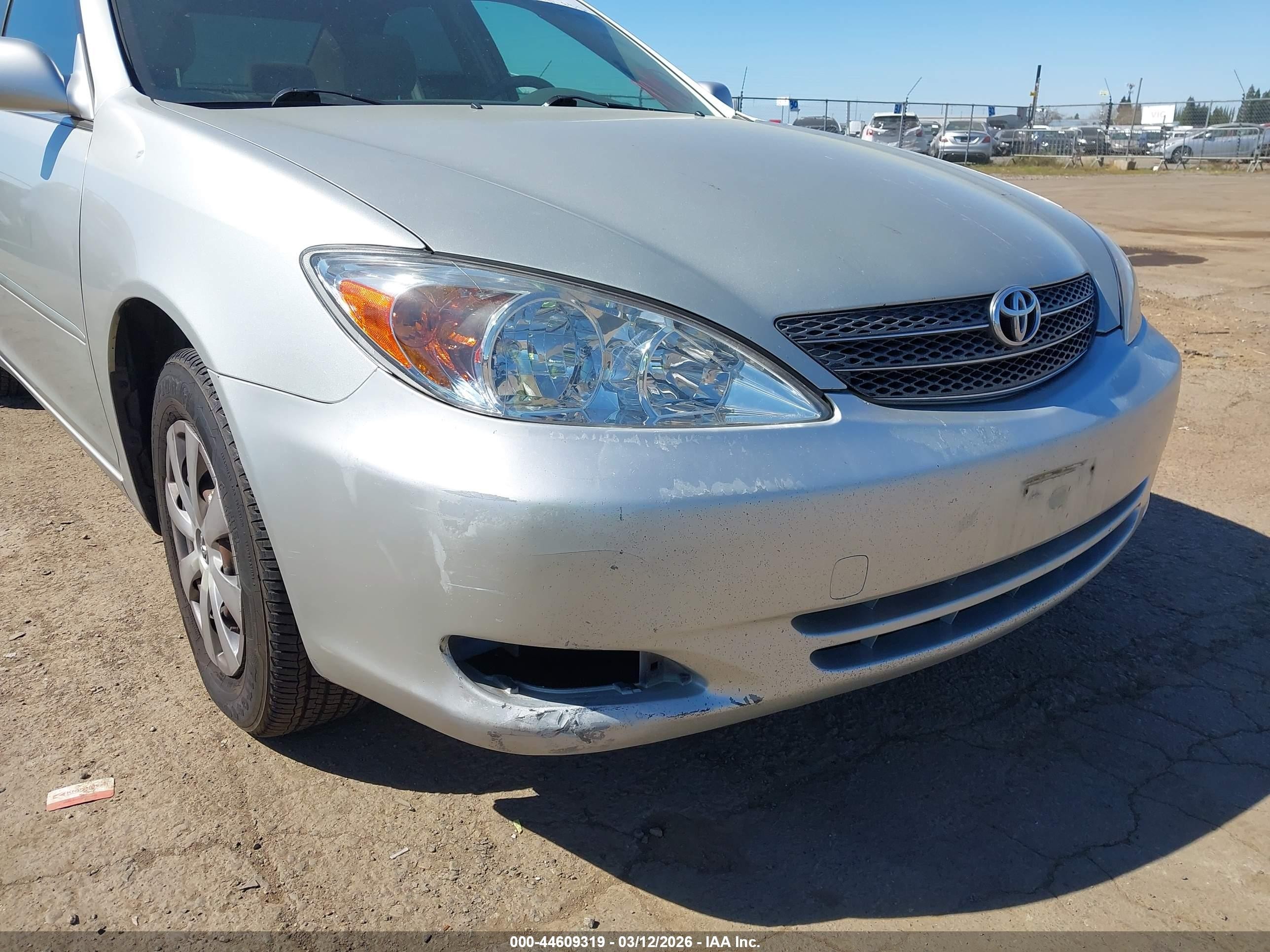 2003 Toyota Camry Le Серебряный vin: JTDBE32K630159944