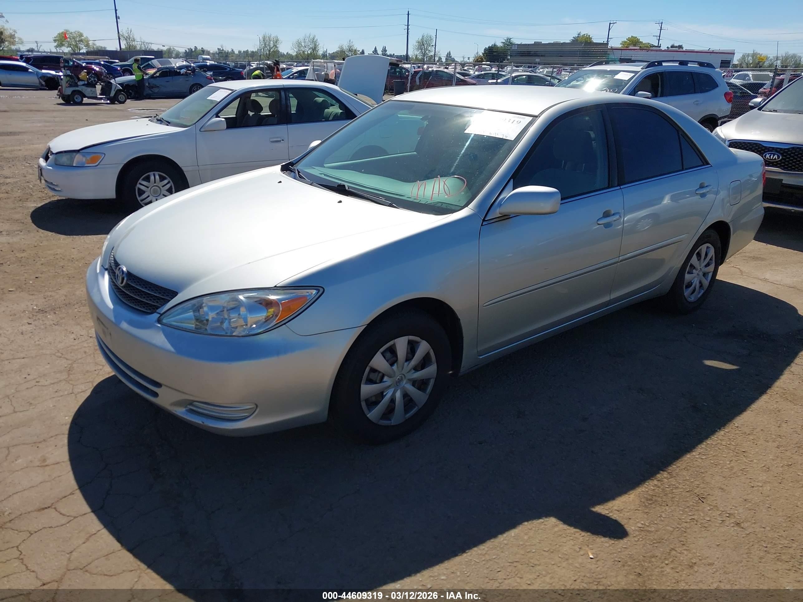 2003 Toyota Camry Le Серебряный vin: JTDBE32K630159944