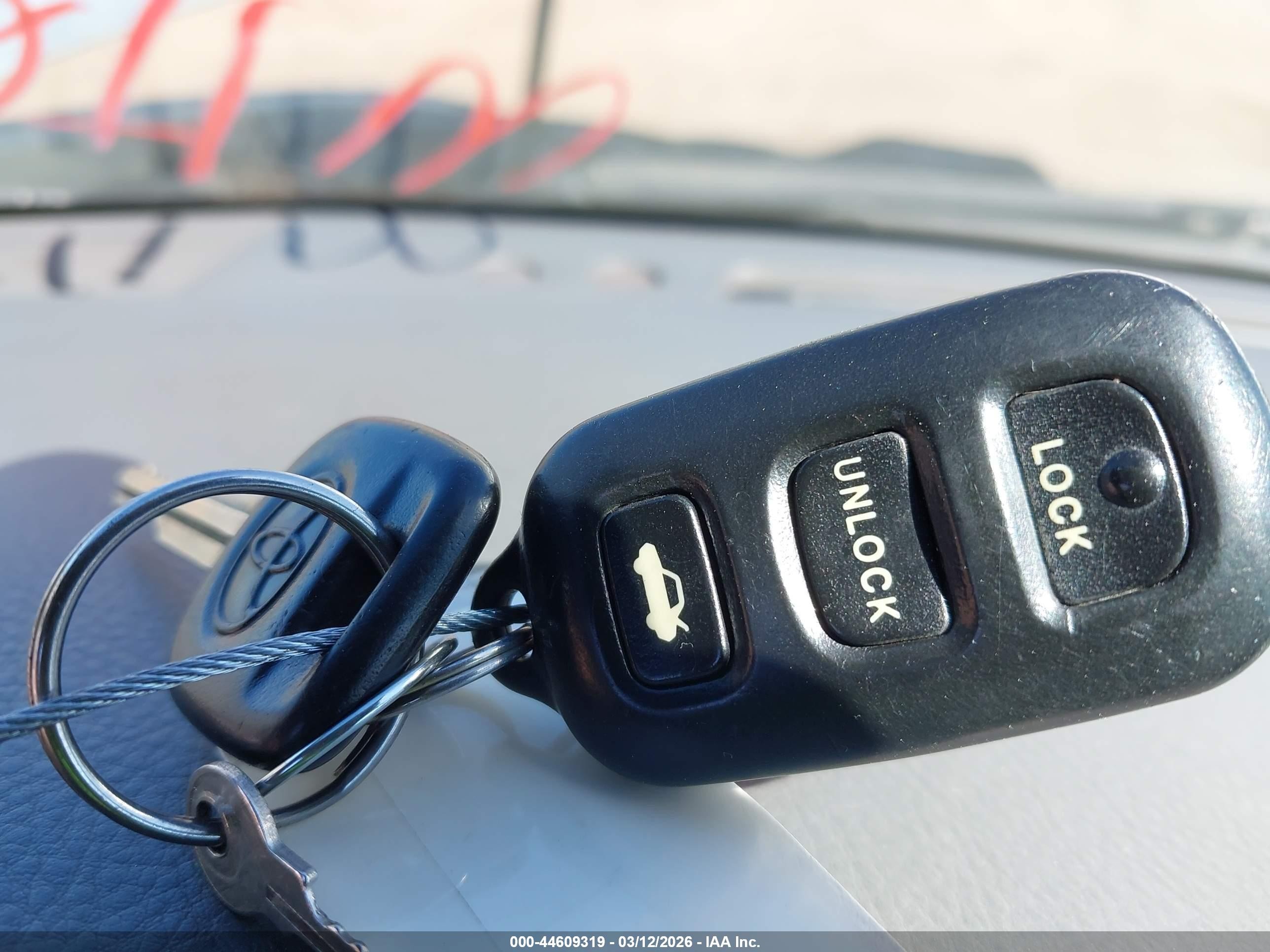 2003 Toyota Camry Le Серебряный vin: JTDBE32K630159944