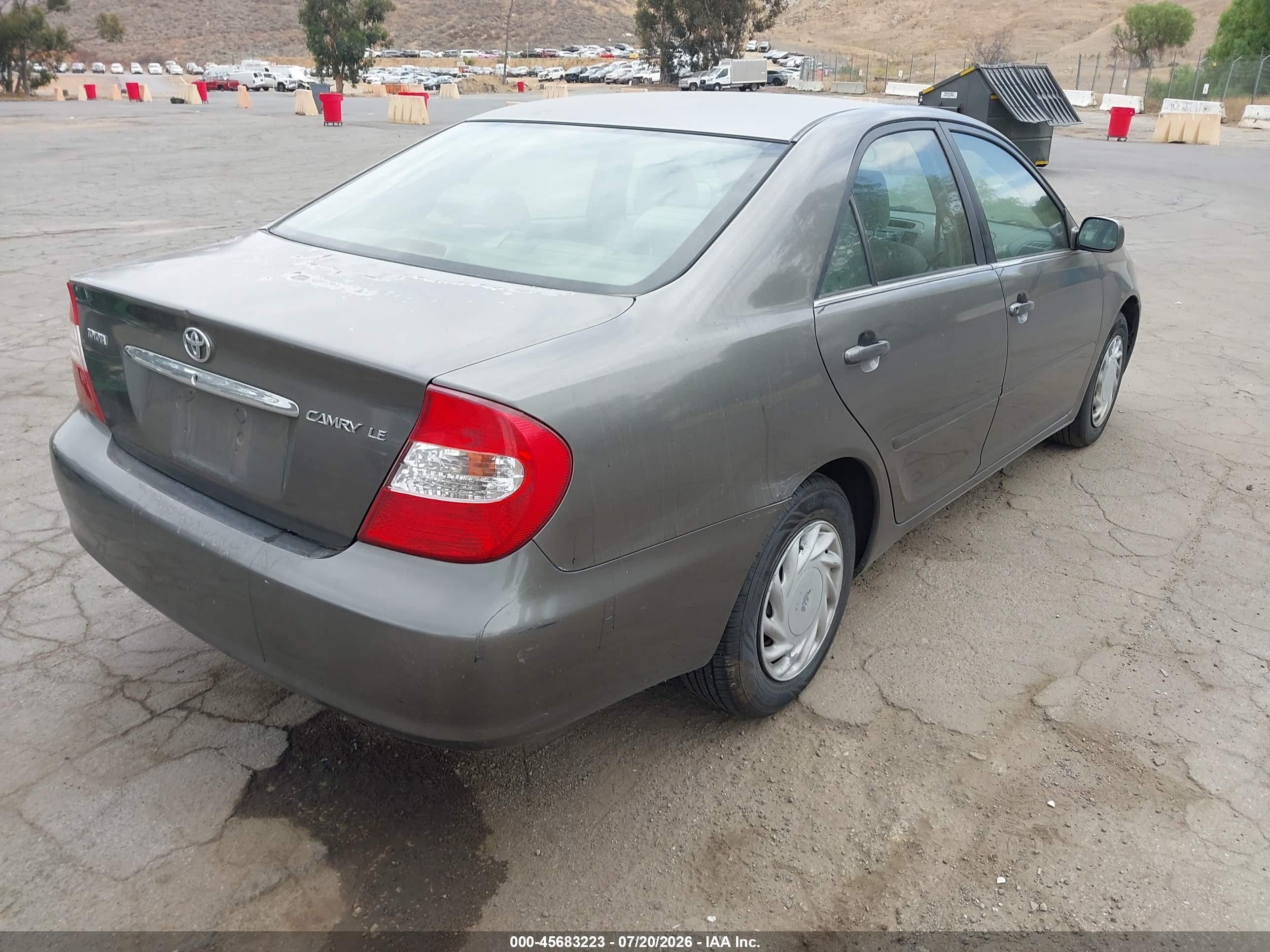 2003 Toyota Camry Le Gray vin: JTDBE32K630184679