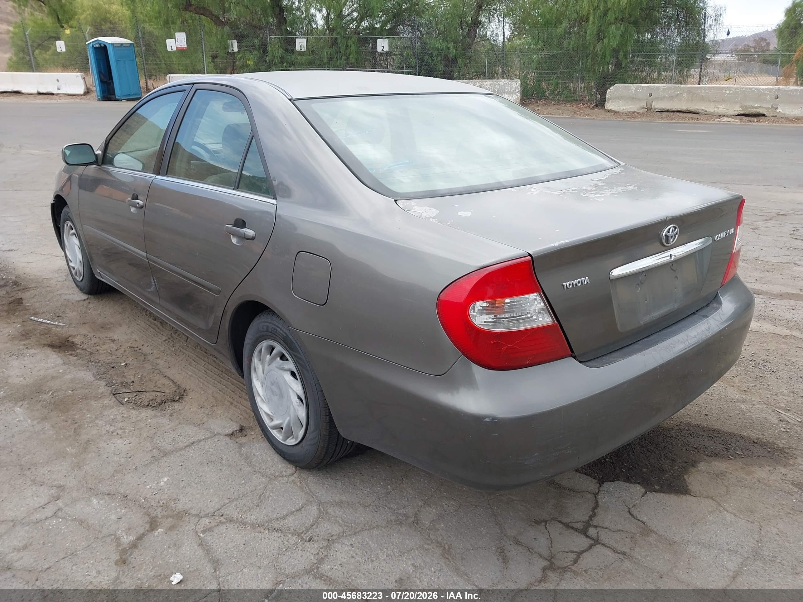 2003 Toyota Camry Le Gray vin: JTDBE32K630184679