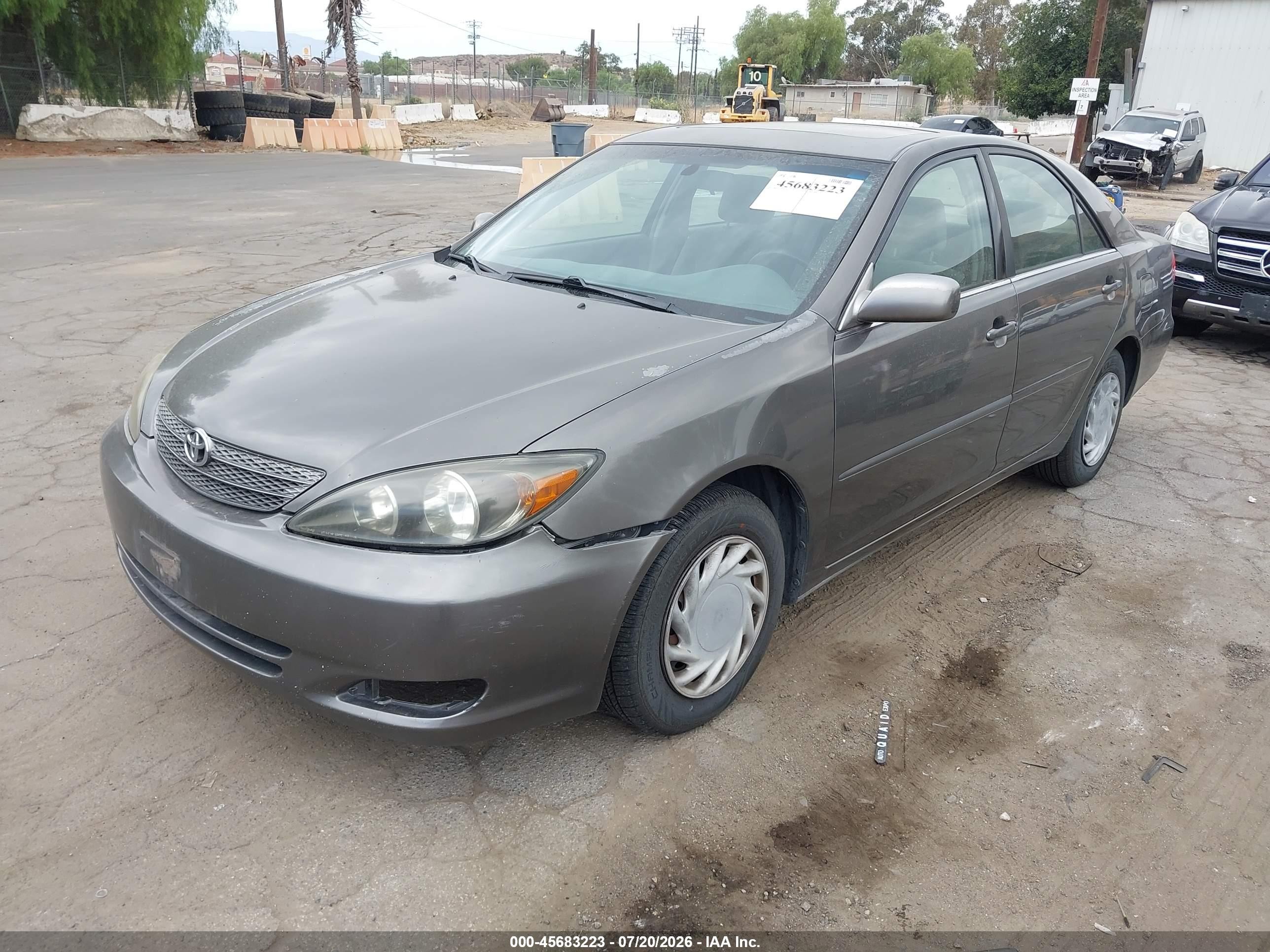 2003 Toyota Camry Le Gray vin: JTDBE32K630184679
