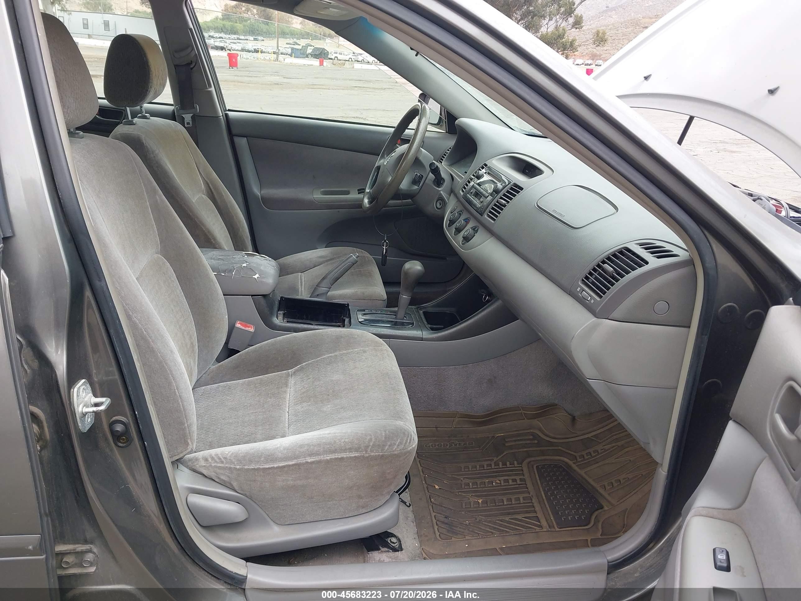 2003 Toyota Camry Le Gray vin: JTDBE32K630184679