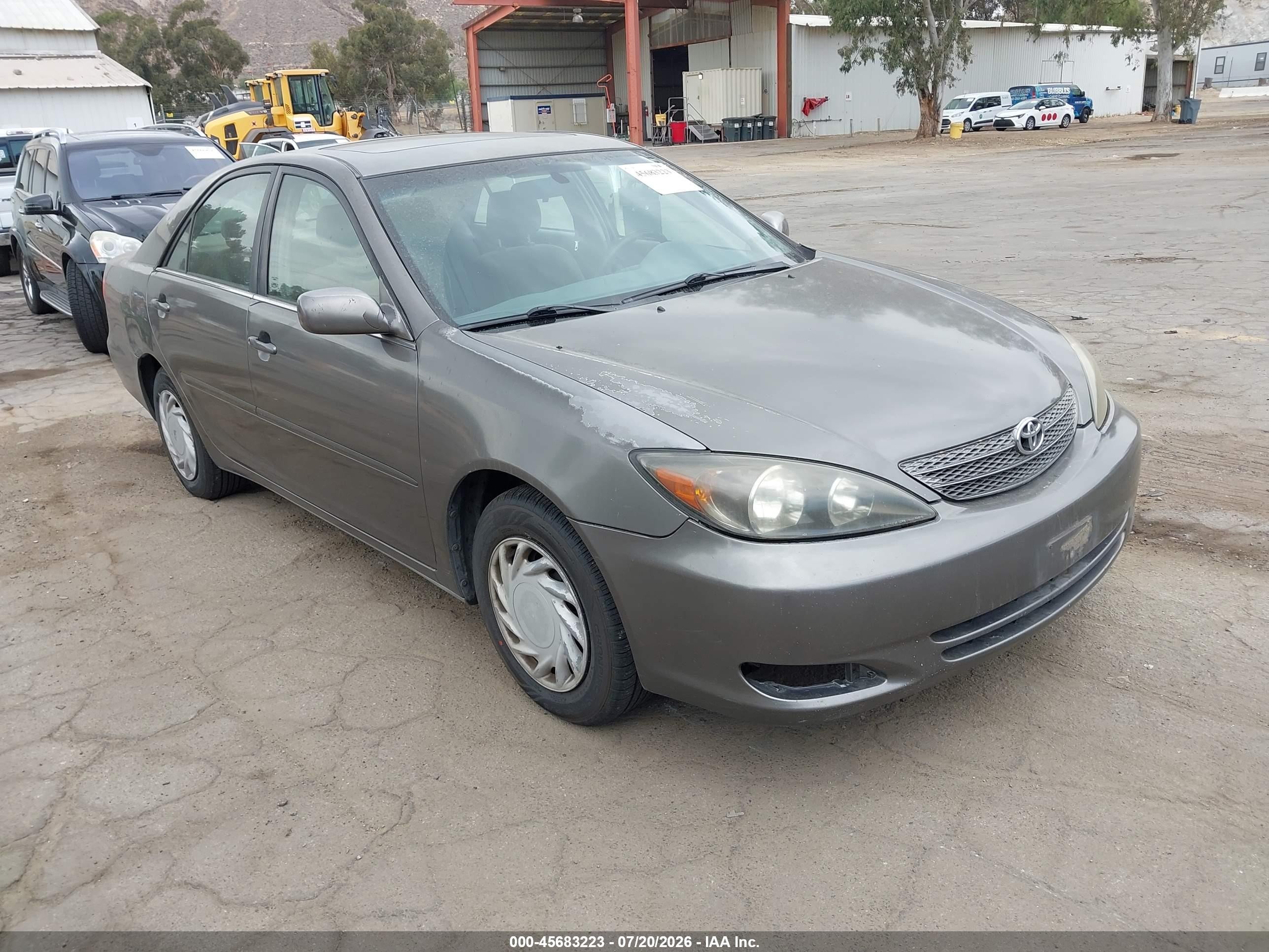 2003 Toyota Camry Le Gray vin: JTDBE32K630184679