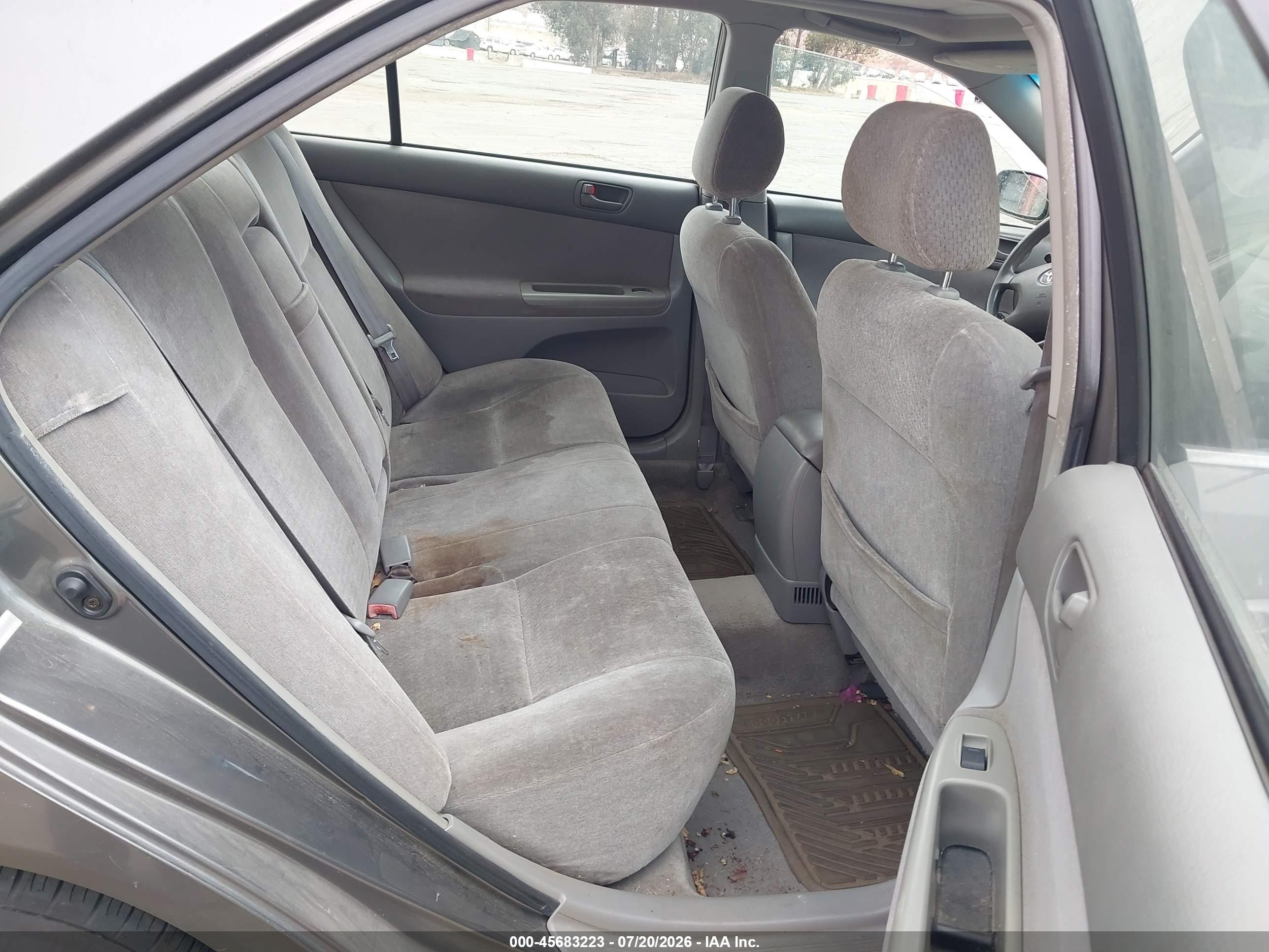 2003 Toyota Camry Le Gray vin: JTDBE32K630184679