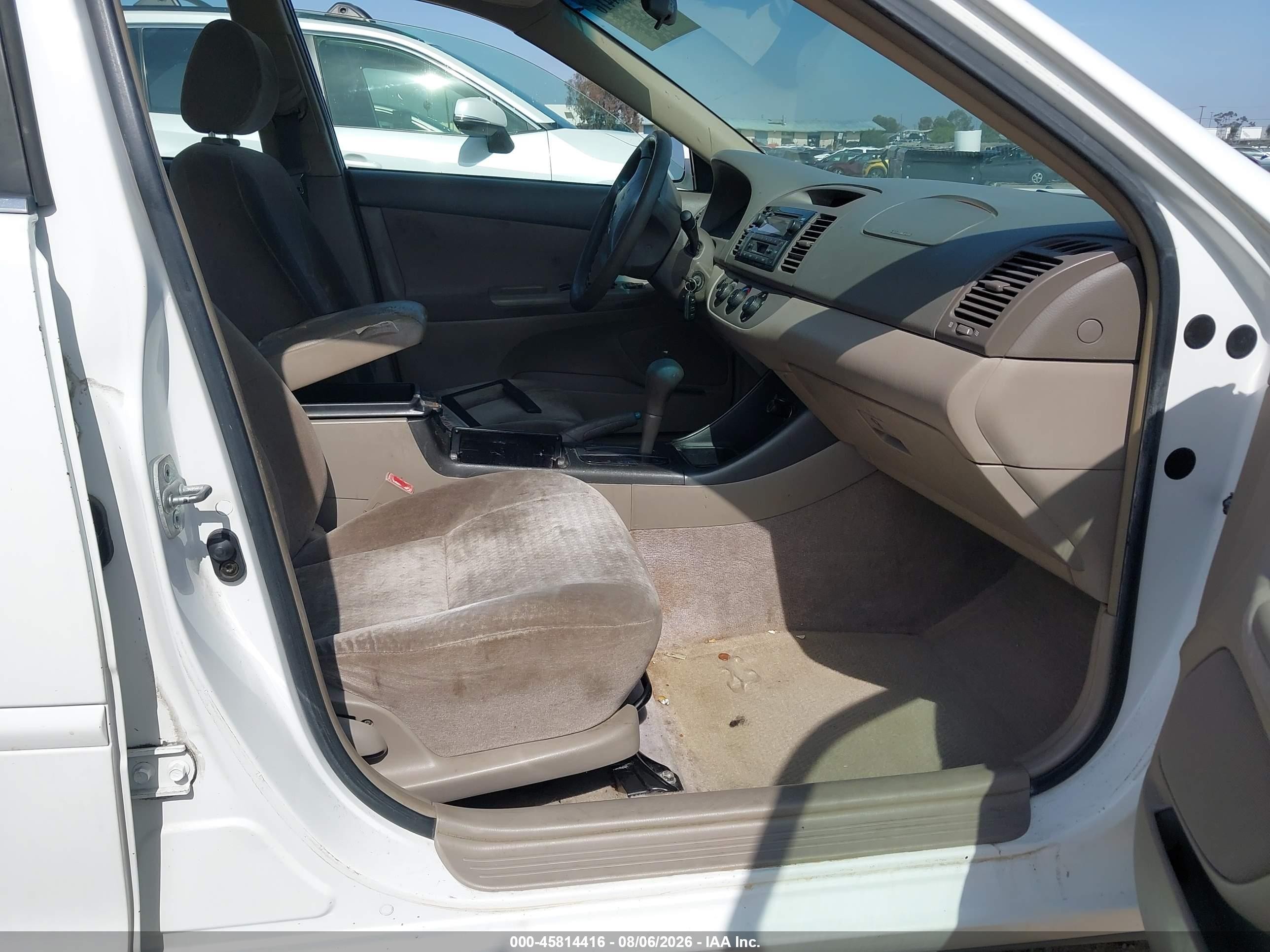 2003 Toyota Camry Le White vin: JTDBE32K630239129