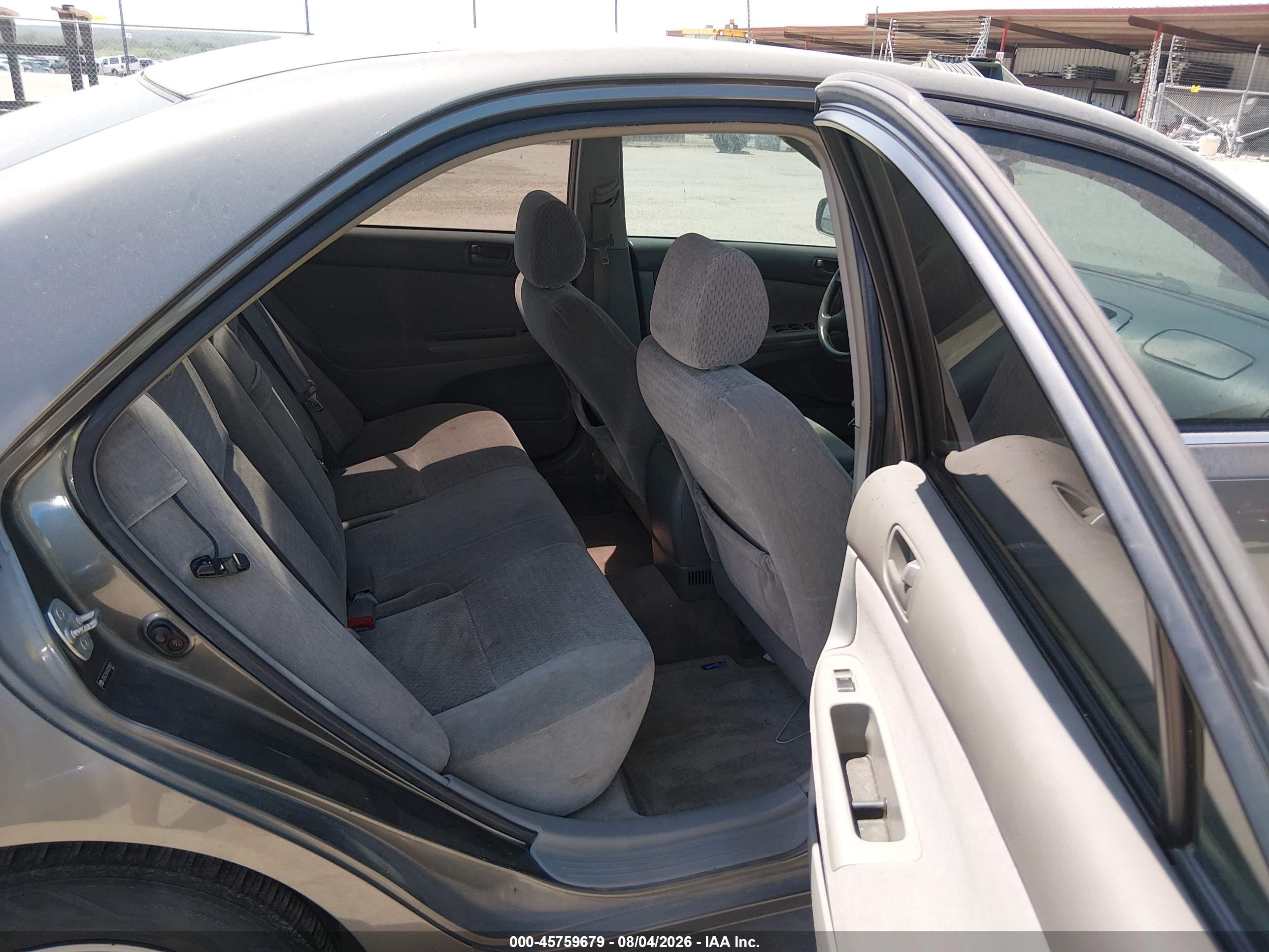 2004 Toyota Camry Le Желто-коричневый vin: JTDBE32K640245871