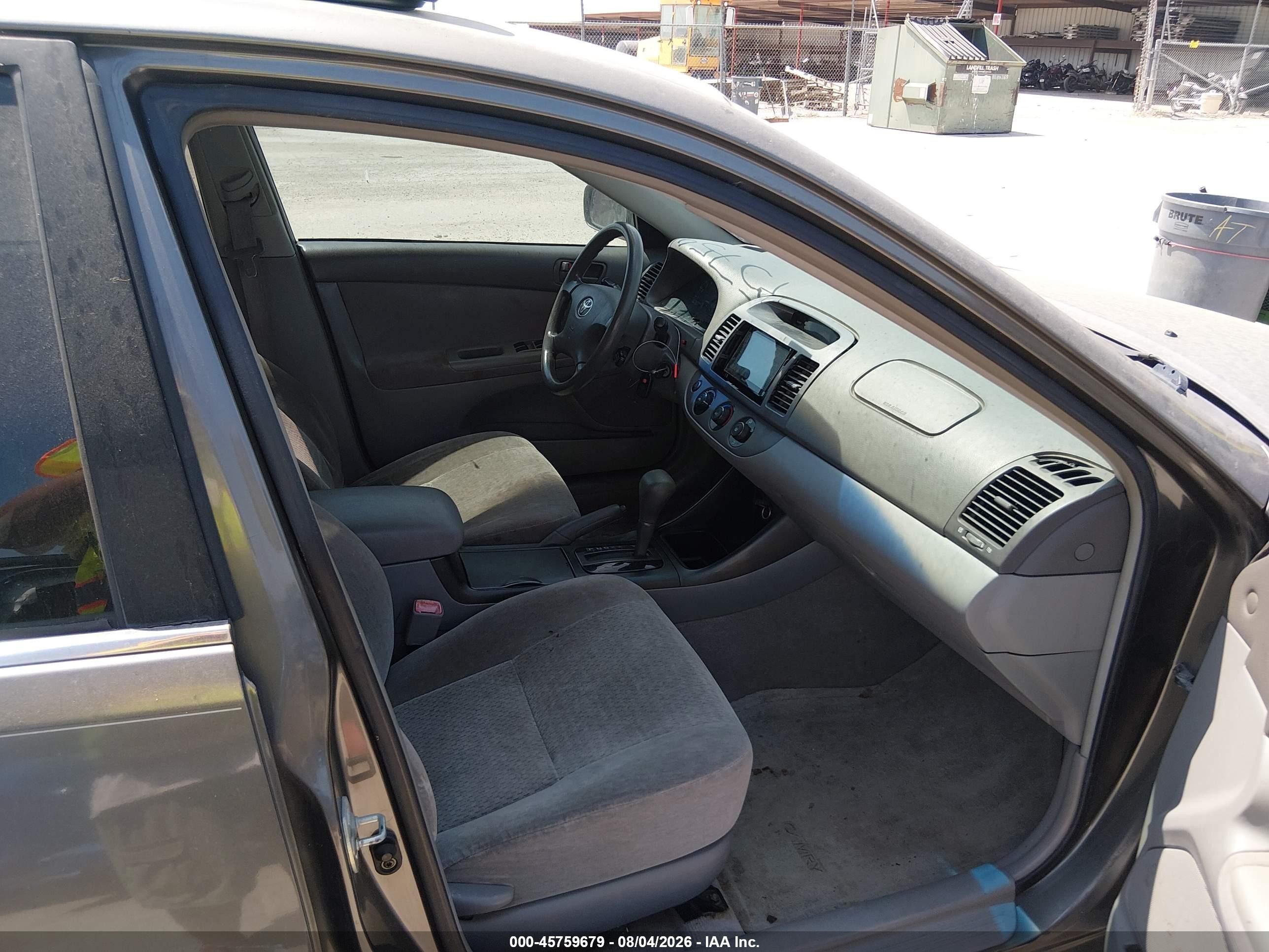 2004 Toyota Camry Le Желто-коричневый vin: JTDBE32K640245871