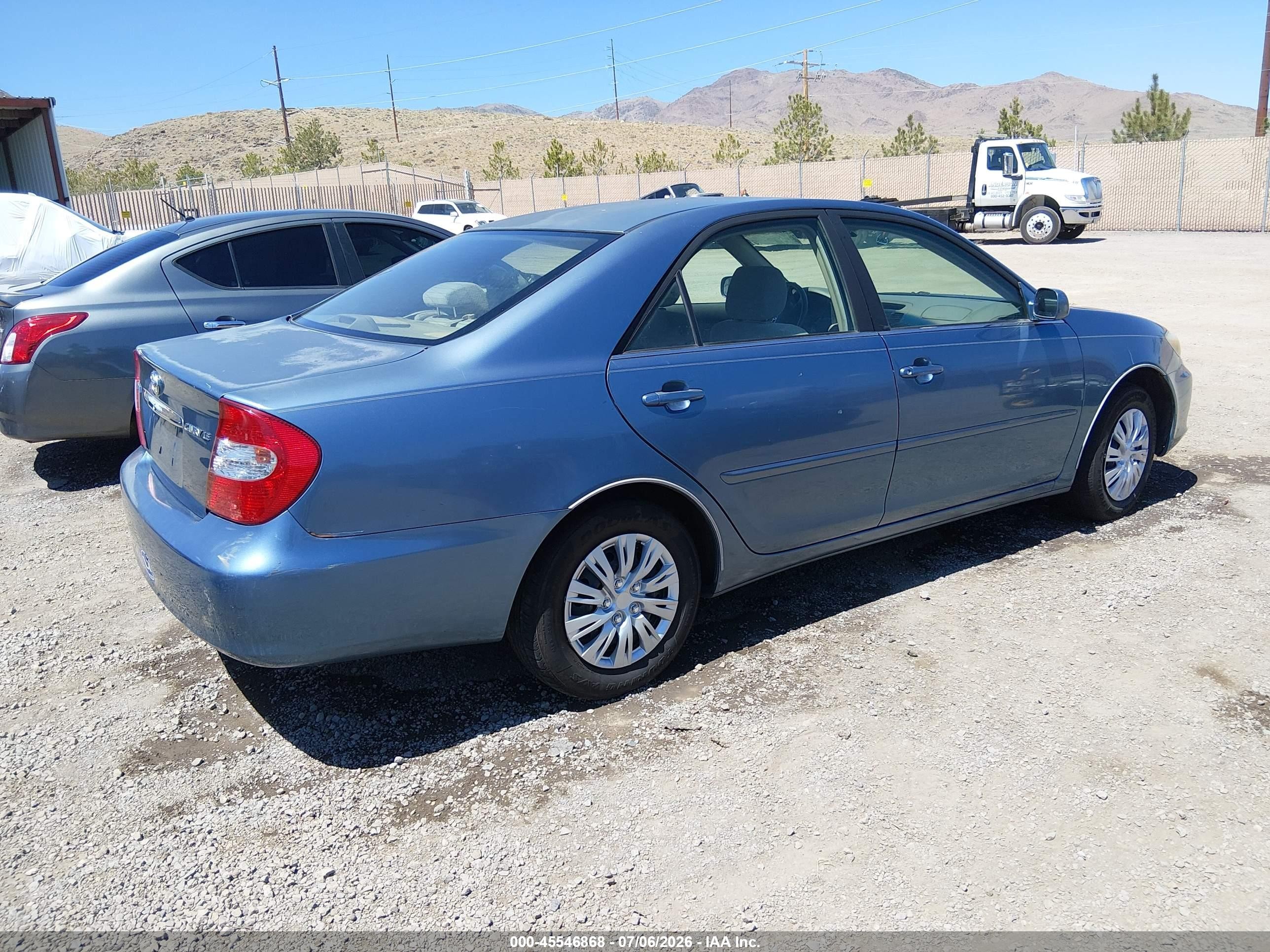 2004 Toyota Camry Le Blue vin: JTDBE32K640260337