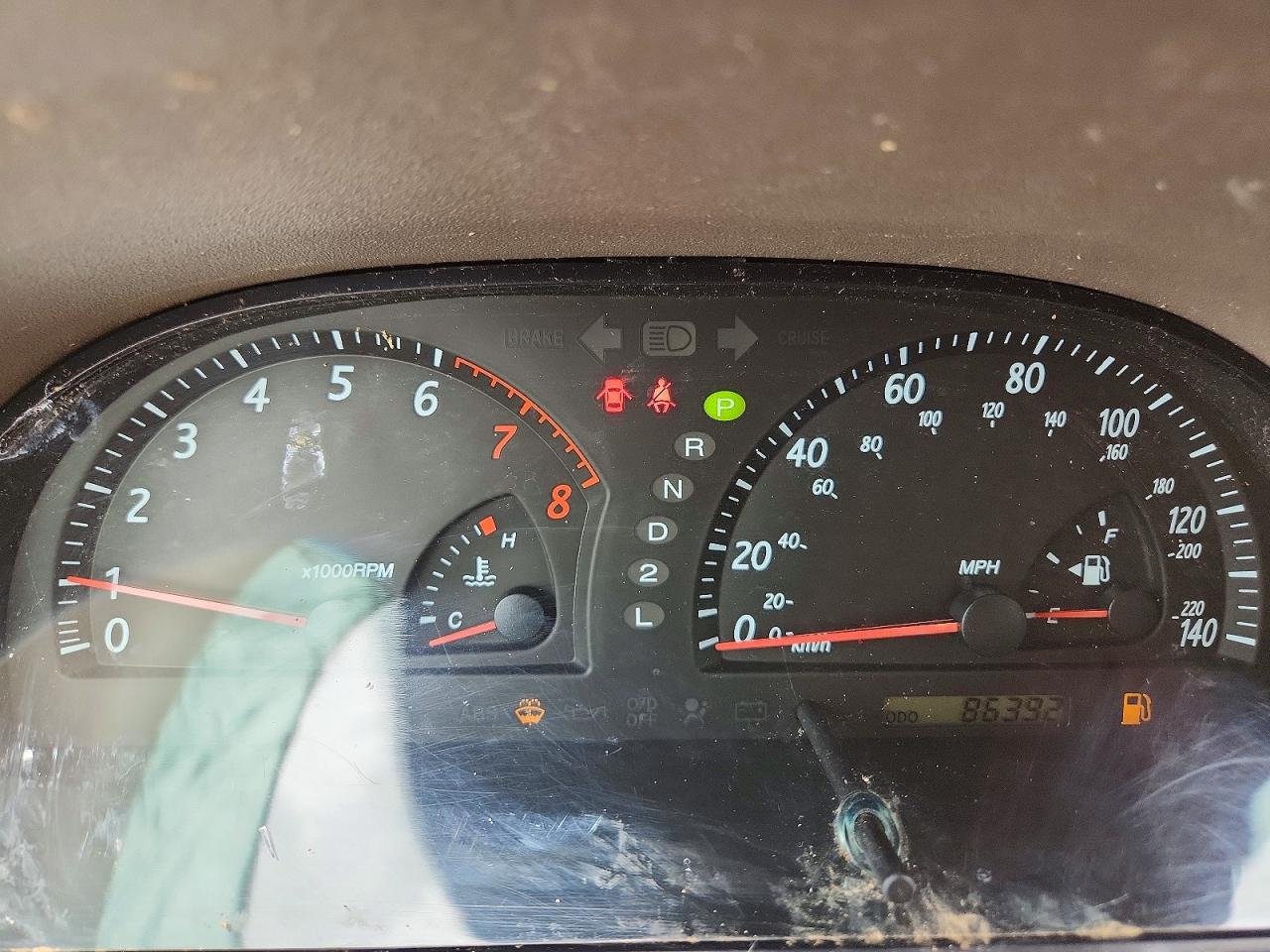 2004 Toyota Camry Le White vin: JTDBE32K640265165