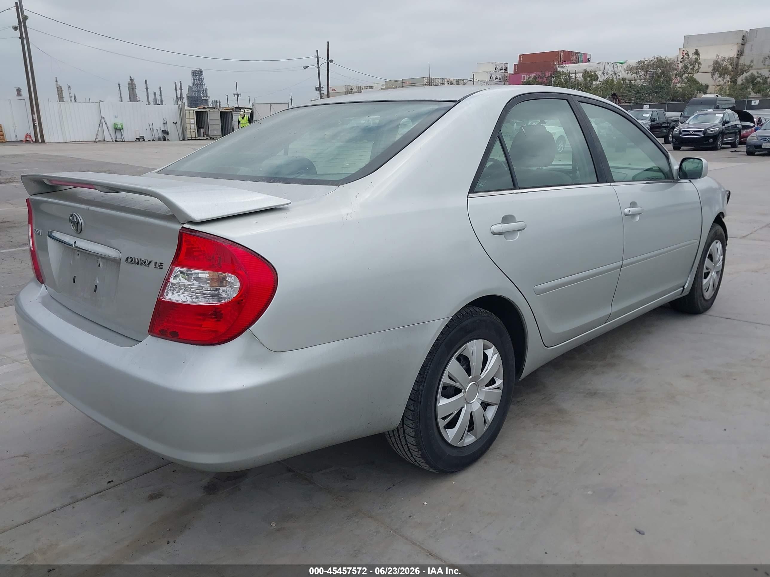 2004 Toyota Camry Le Silver vin: JTDBE32K640265523