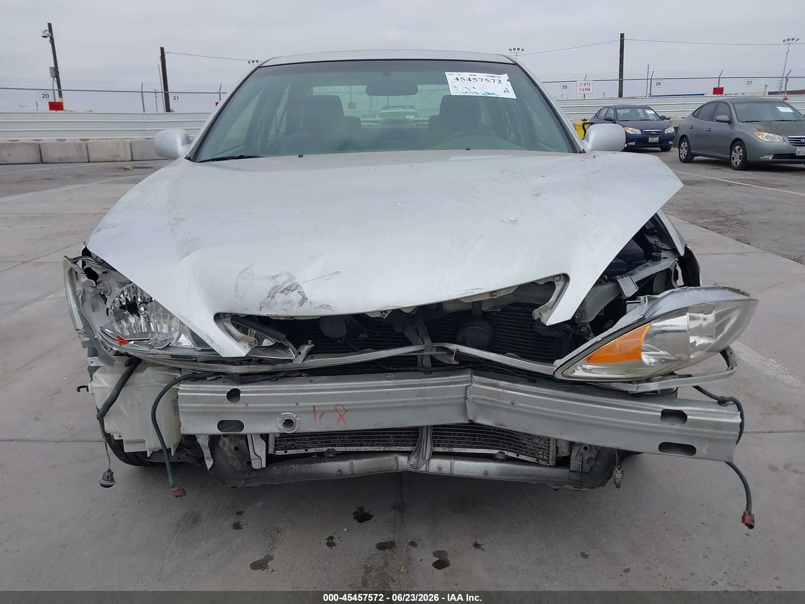 2004 Toyota Camry Le Silver vin: JTDBE32K640265523