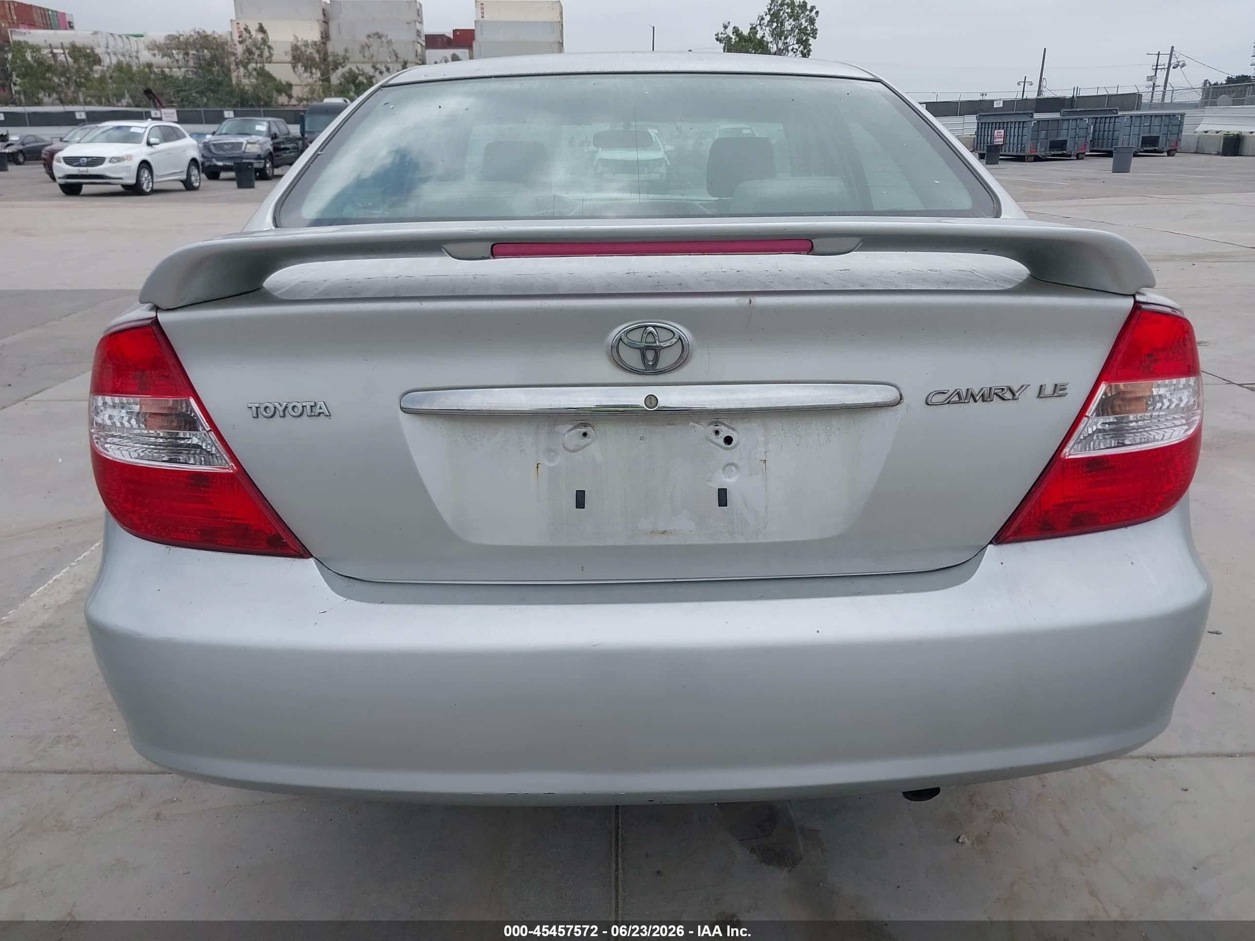 2004 Toyota Camry Le Silver vin: JTDBE32K640265523