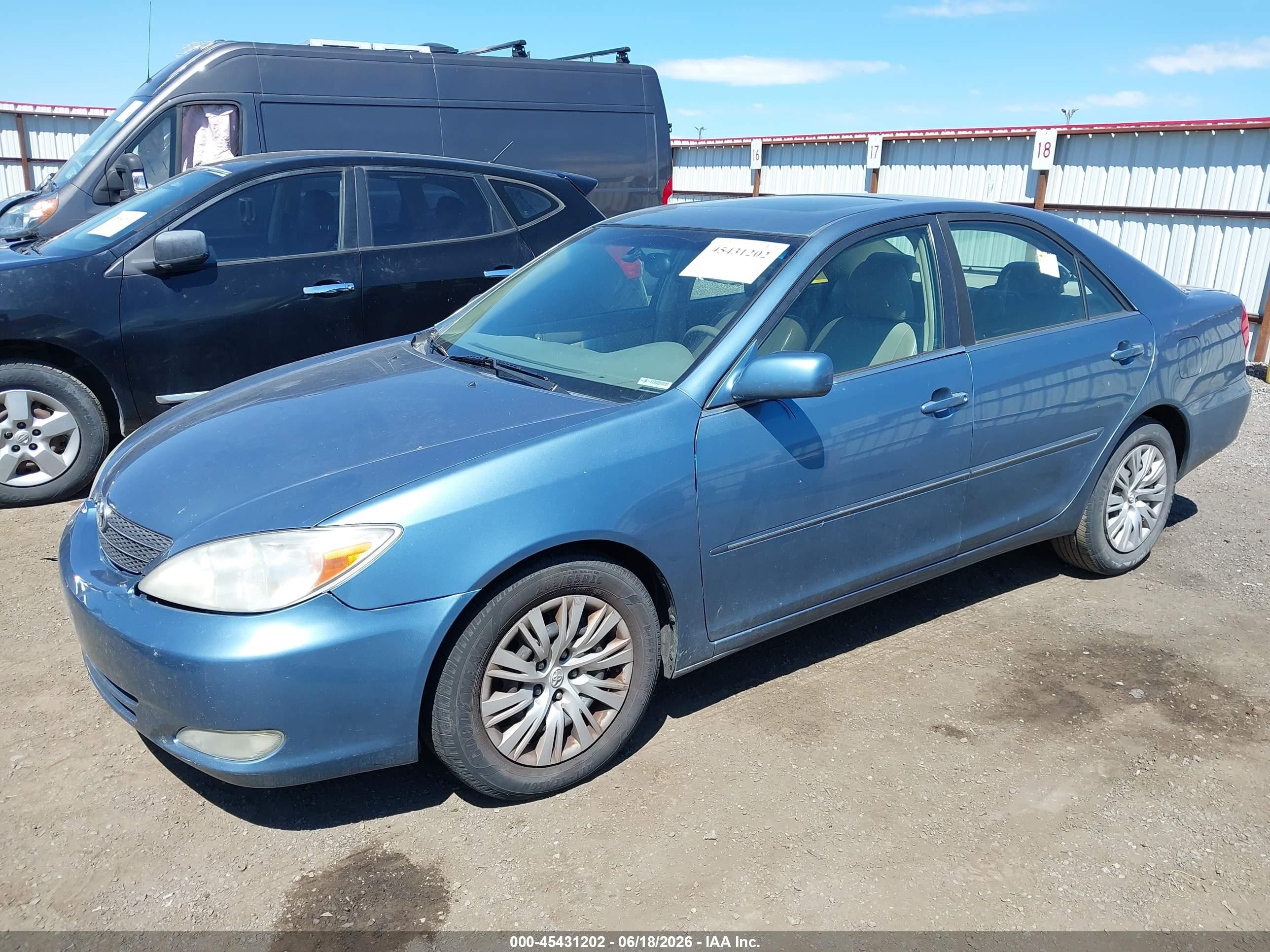 2004 Toyota Camry Xle Синий vin: JTDBE32K640269880