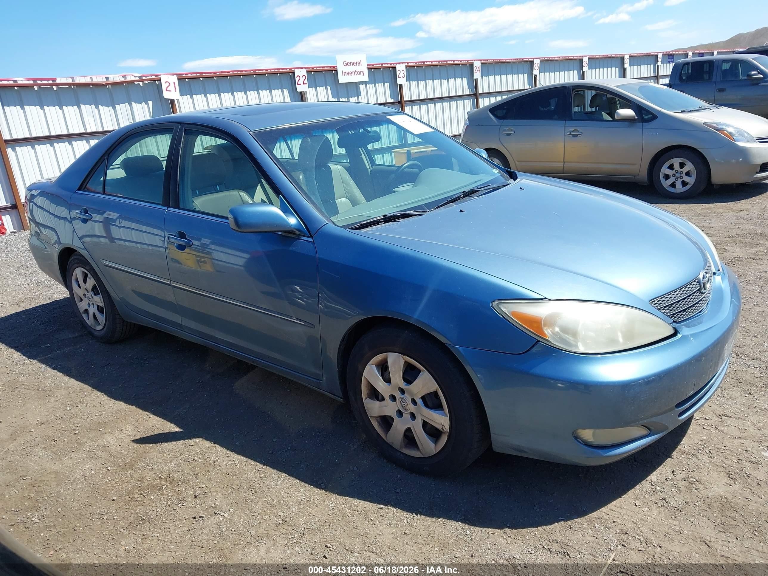 2004 Toyota Camry Xle Blue vin: JTDBE32K640269880