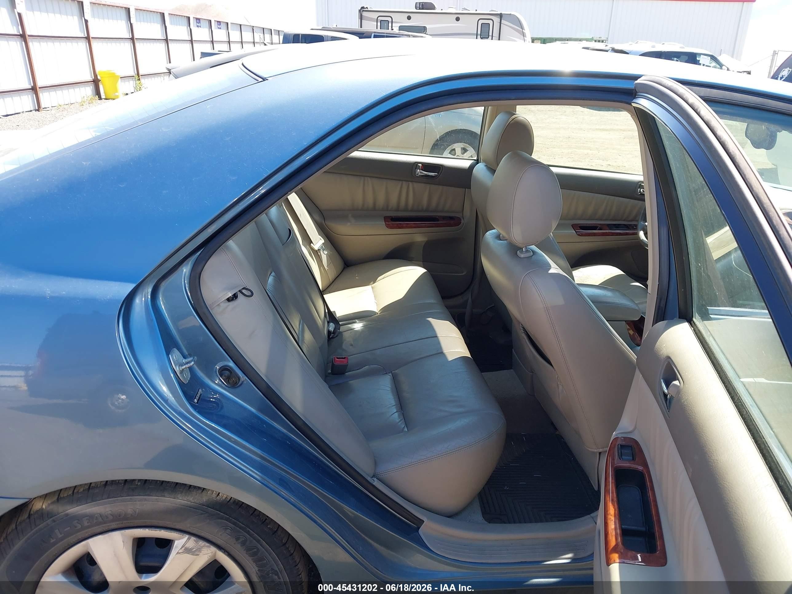 2004 Toyota Camry Xle Синий vin: JTDBE32K640269880