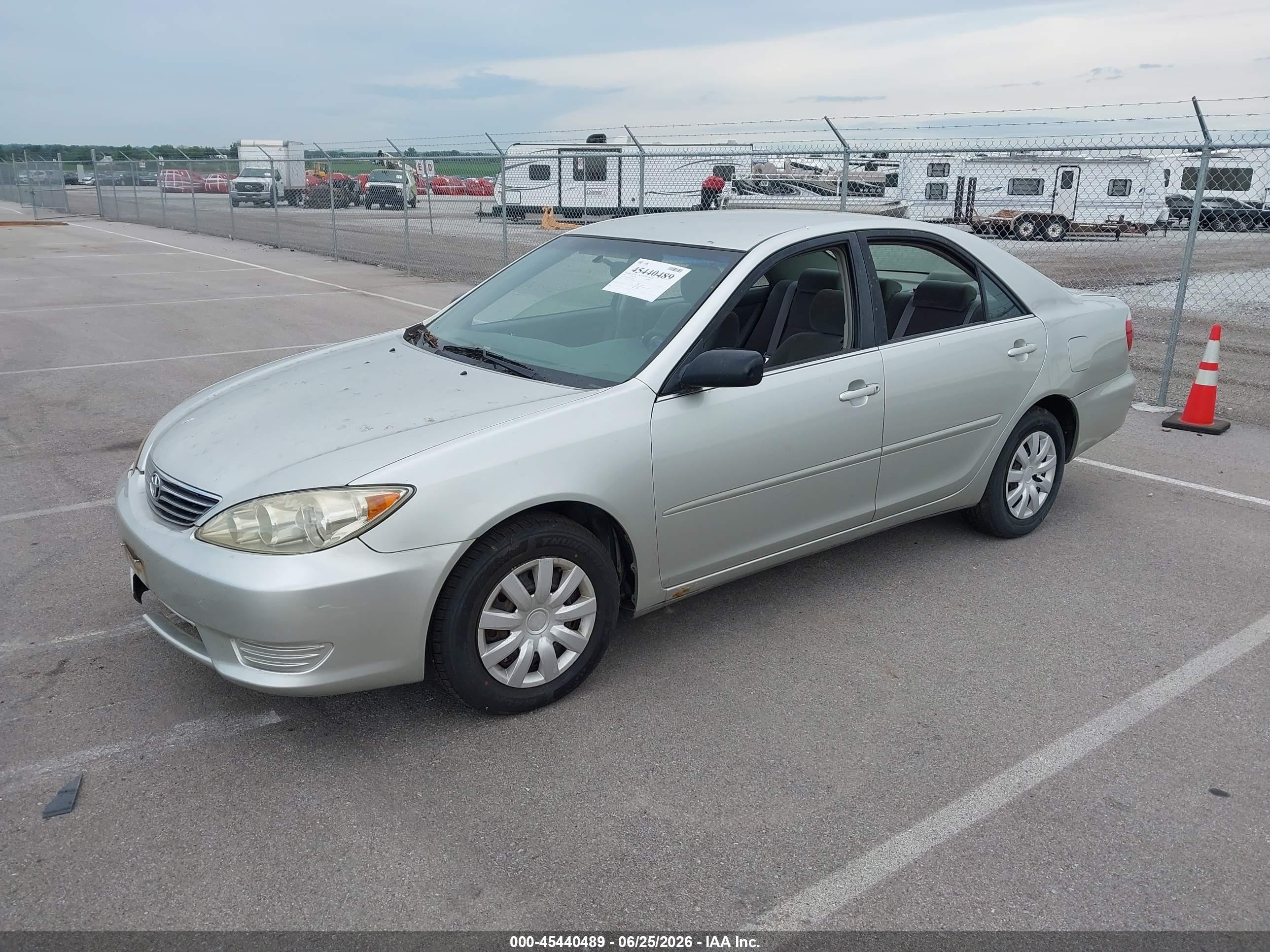 2005 Toyota Camry Std Silver vin: JTDBE32K653014291