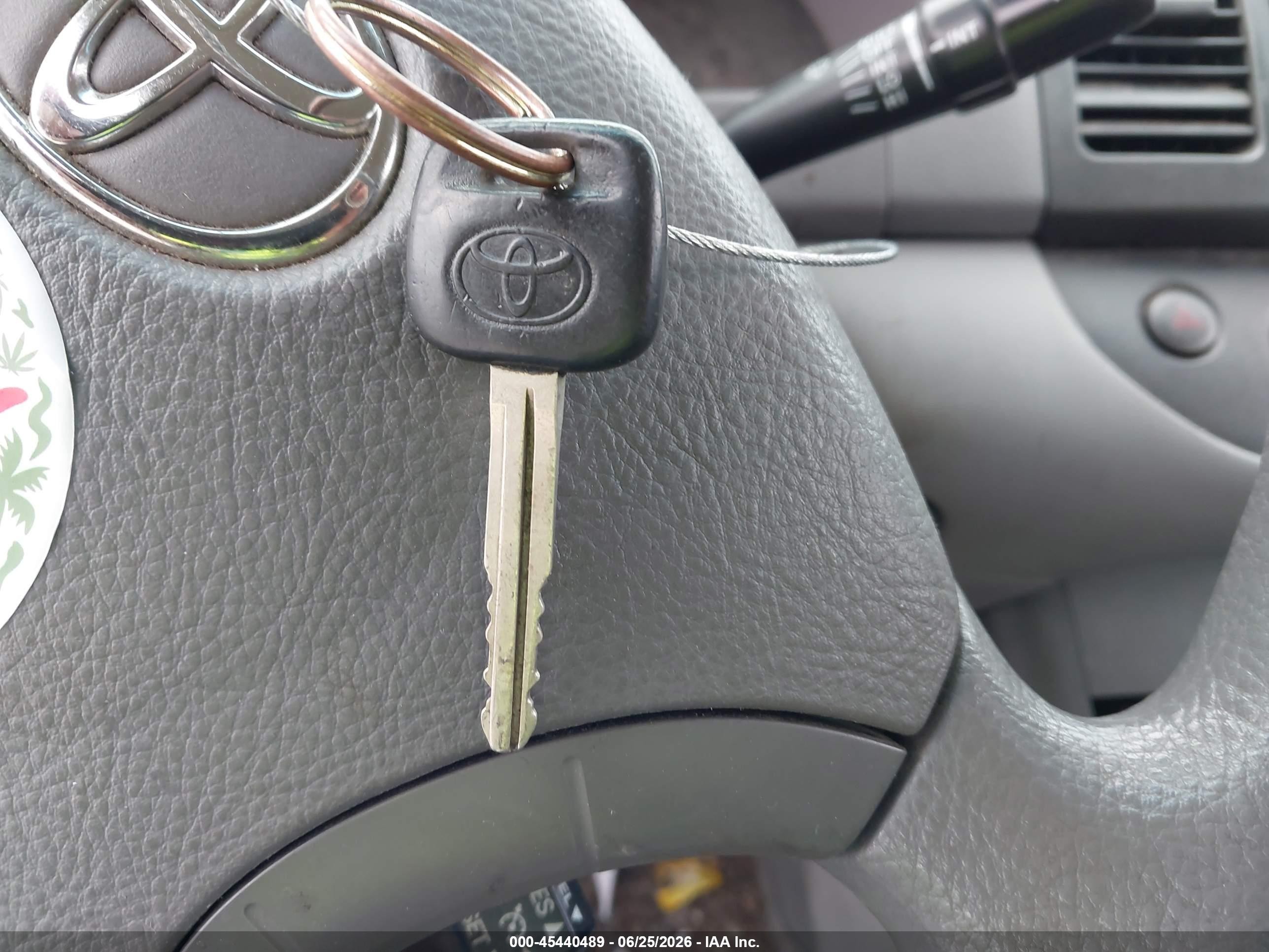 2005 Toyota Camry Std Silver vin: JTDBE32K653014291