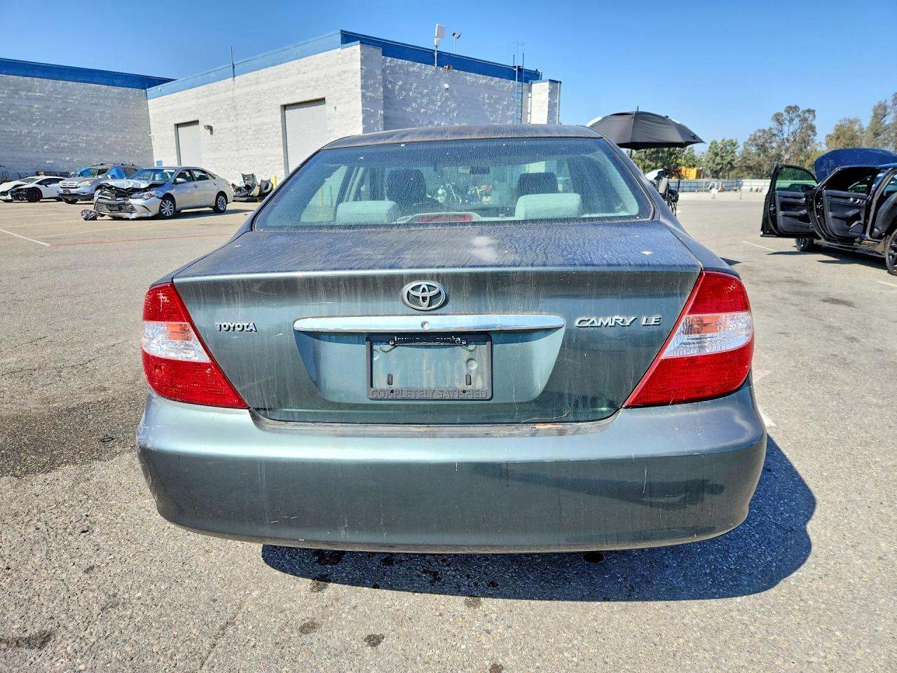 2002 Toyota Camry Le Green vin: JTDBE32K720021568