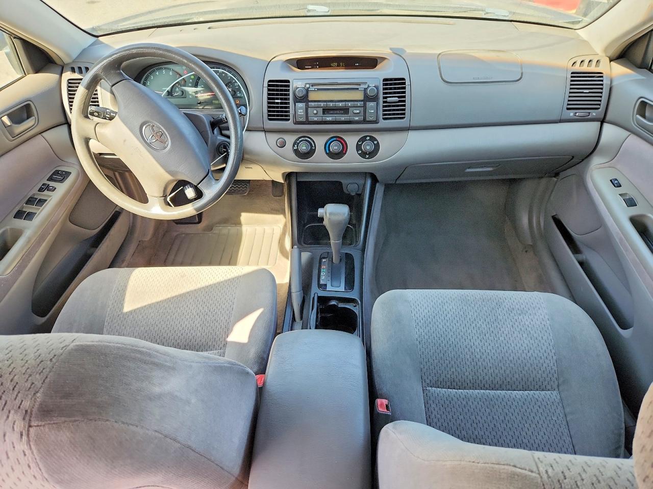 2002 Toyota Camry Le Green vin: JTDBE32K720021568