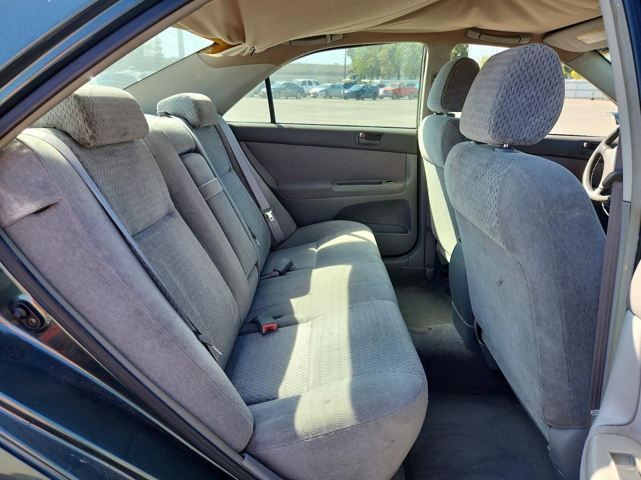 2002 Toyota Camry Le Green vin: JTDBE32K720021568
