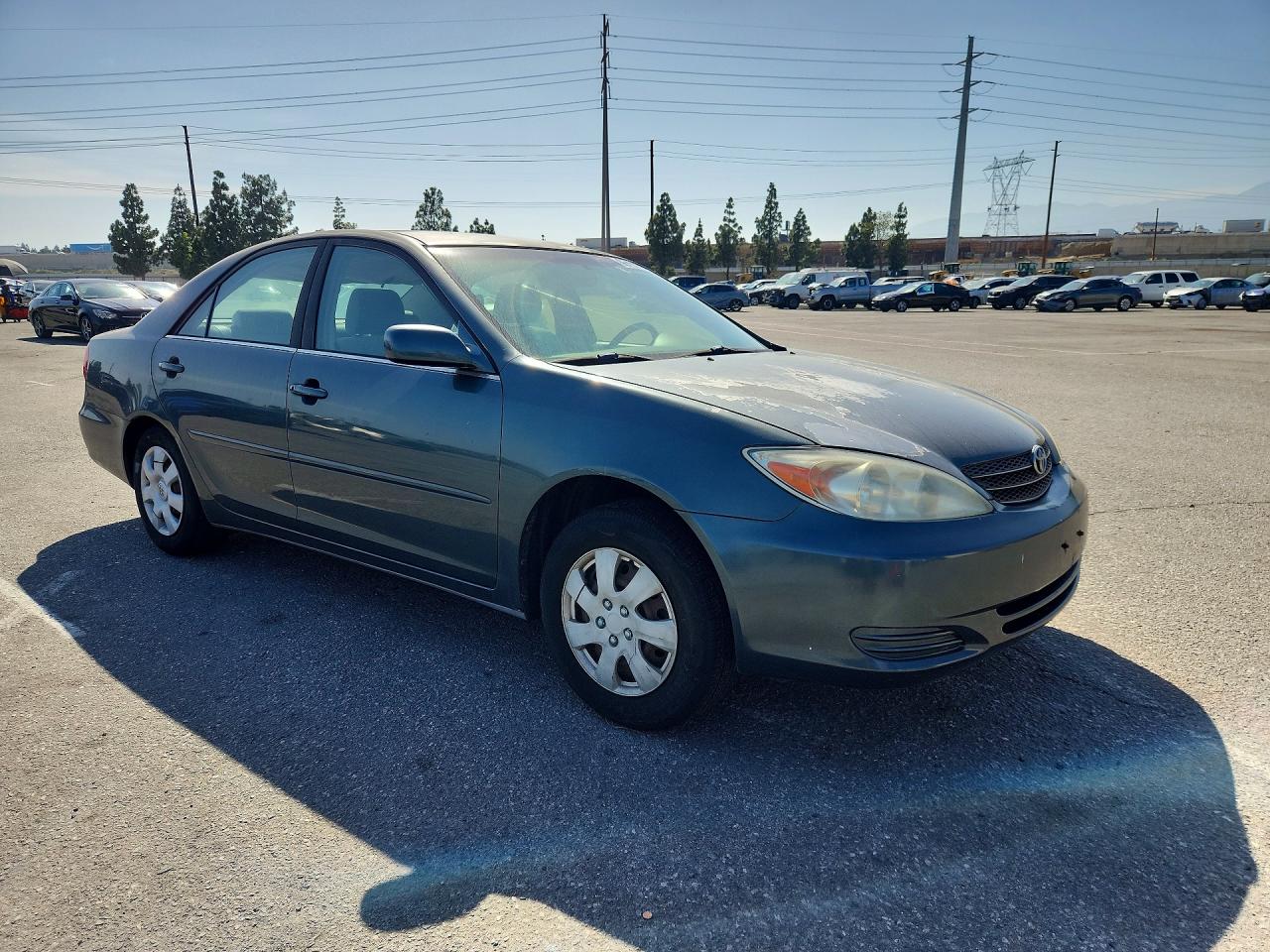 2002 Toyota Camry Le Green vin: JTDBE32K720021568