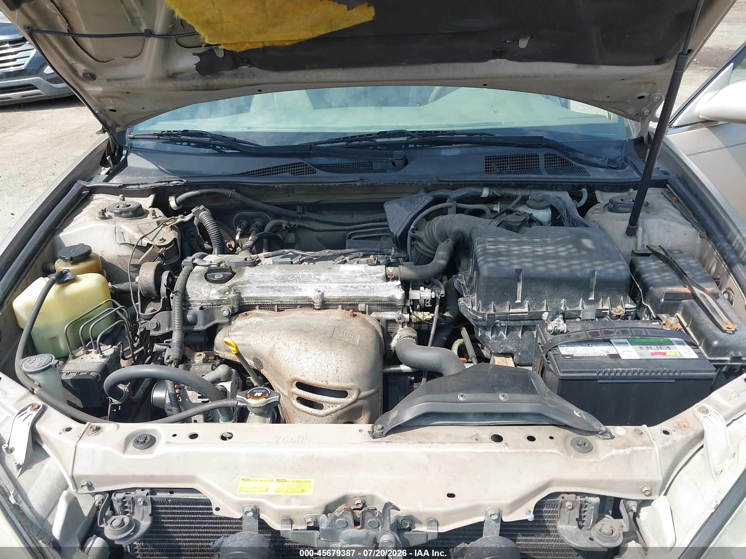 2002 Toyota Camry Le Золотой vin: JTDBE32K720049743